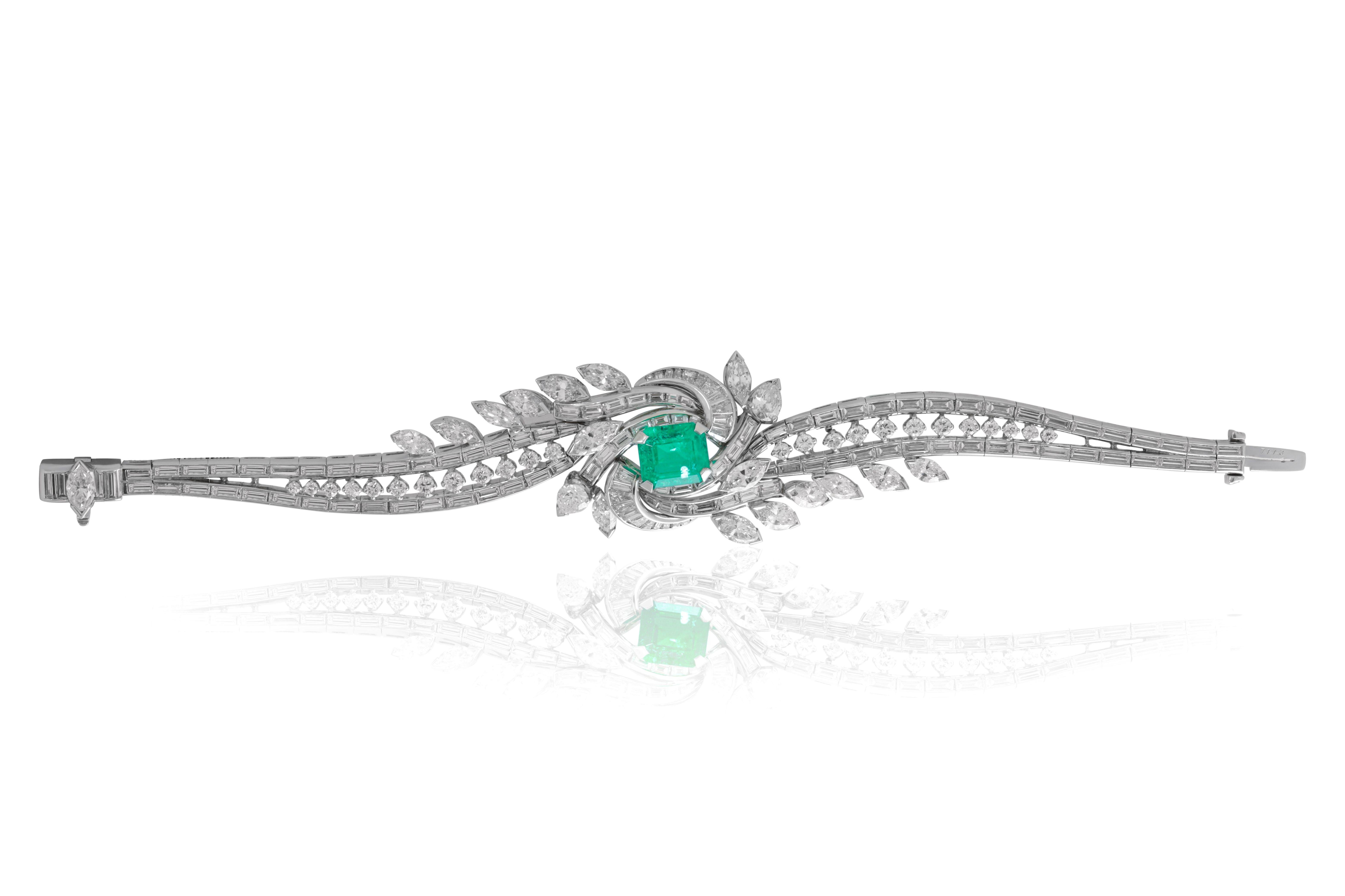 Taille carrée Bracelet en forme de tourbillon en platine avec diamants de 13,50 carats et émeraudes de 3,05 carats en vente