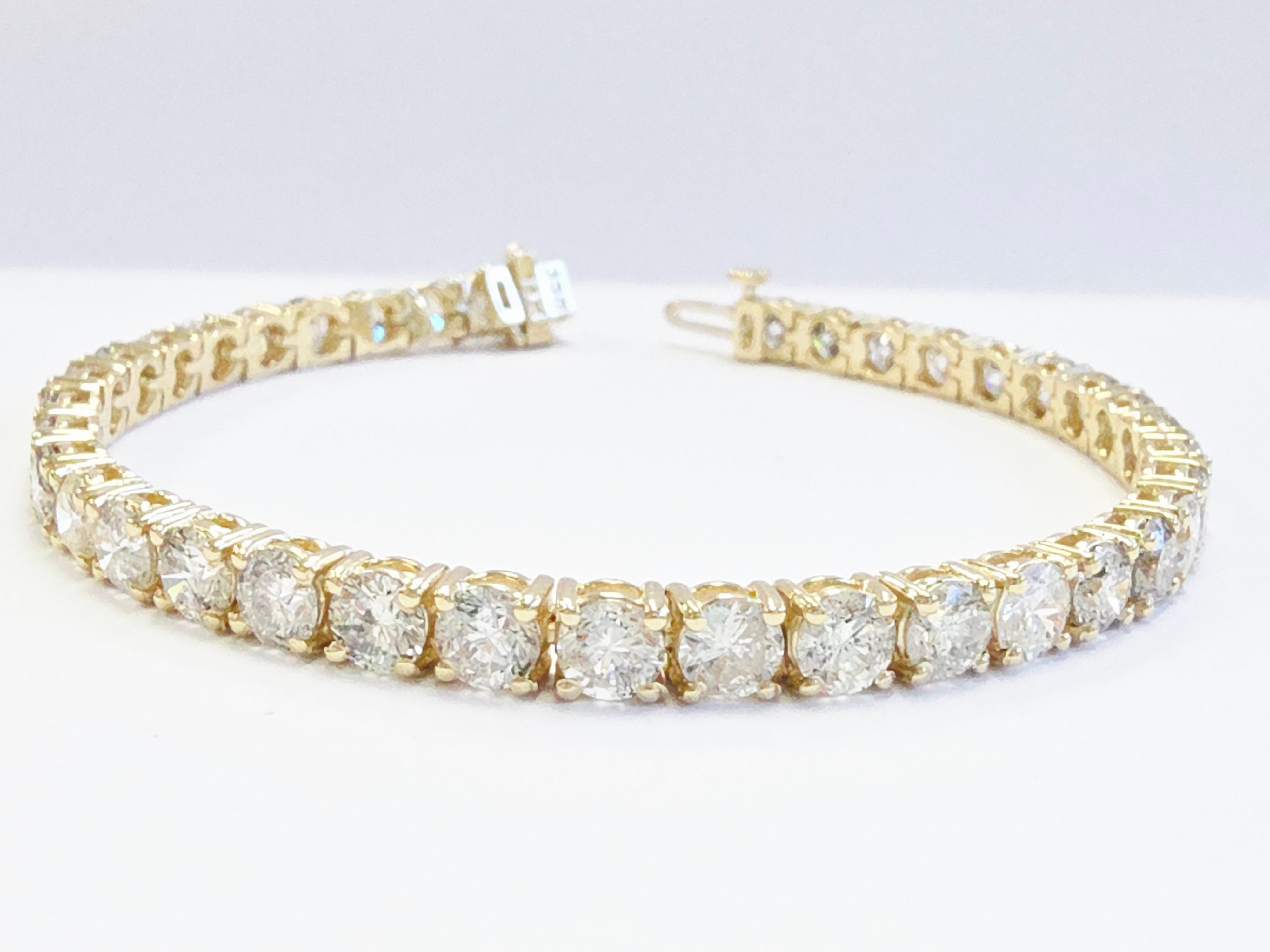 Pulsera de tenis con diamantes naturales de 13,50 quilates y oro amarillo de 14 quilates Contemporáneo en venta