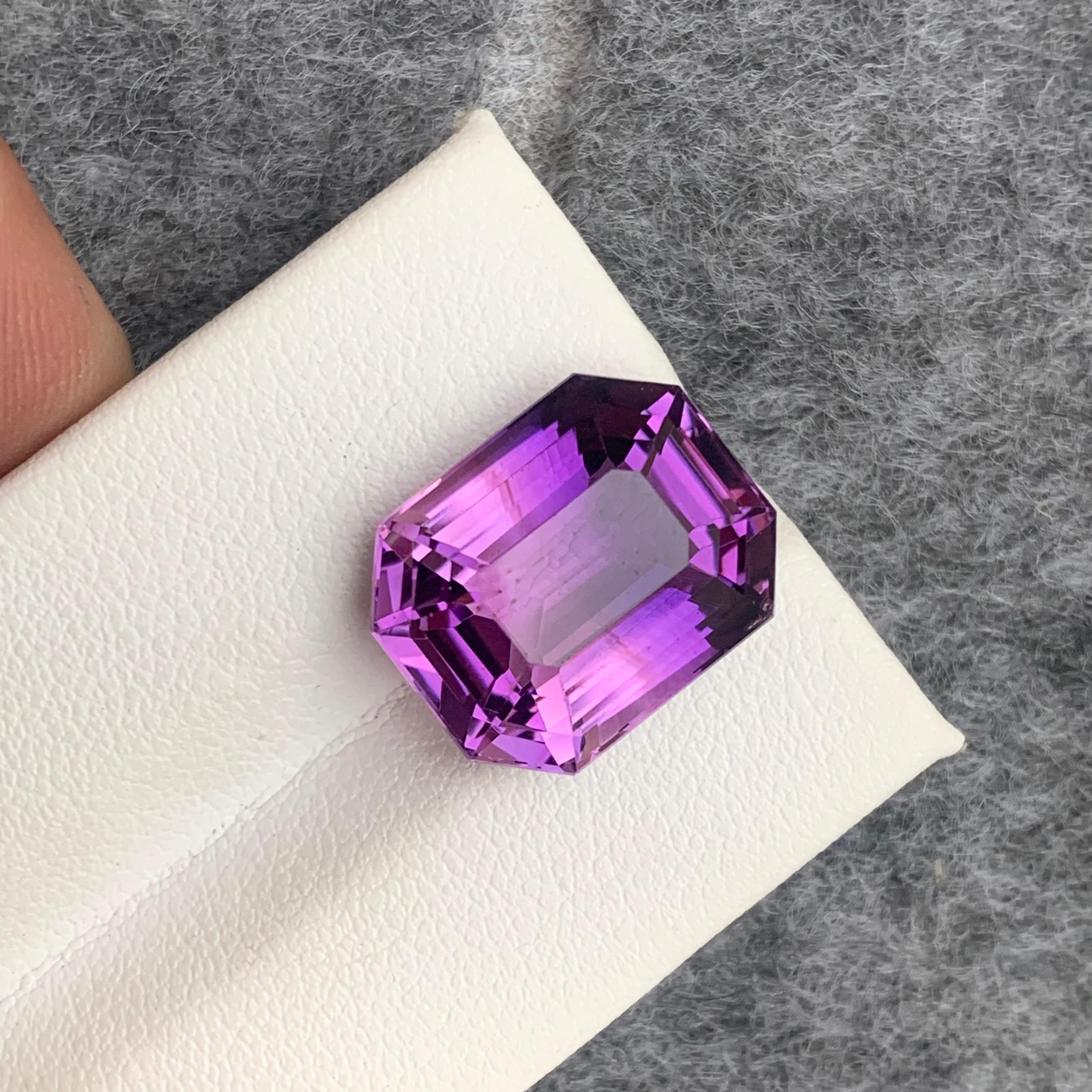 Women's or Men's 13.50 Carat Natural Loose Purple Amethyst Gemstone For Sale