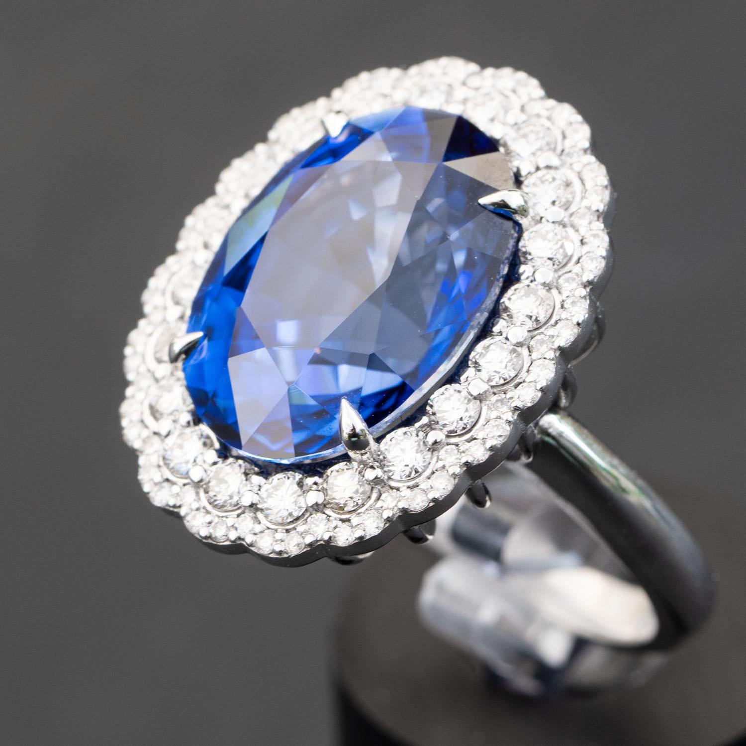 Art Deco 13.50 carat oval sapphire ring 1.20 carat natural diamonds statement ring For Sale