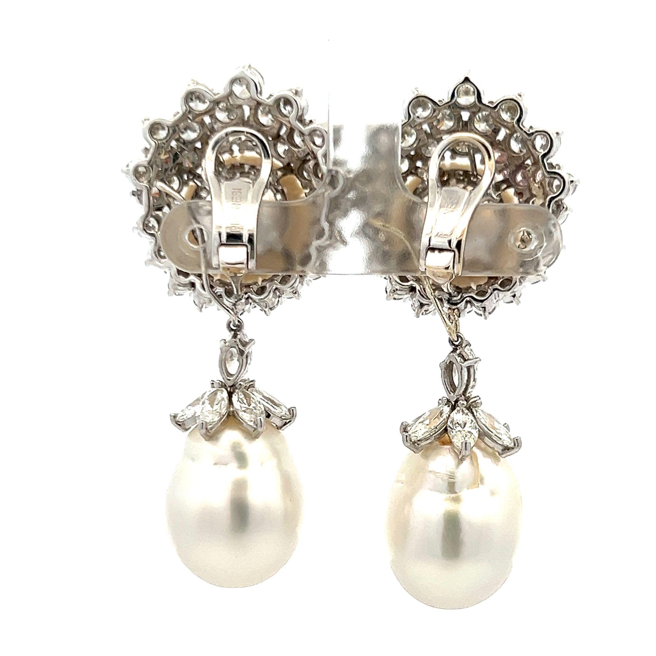 Orecchini pendenti con perle 18K WG/Plat da 13,50 carati con diamanti rotondi e marquise da 17 mm in vendita 1
