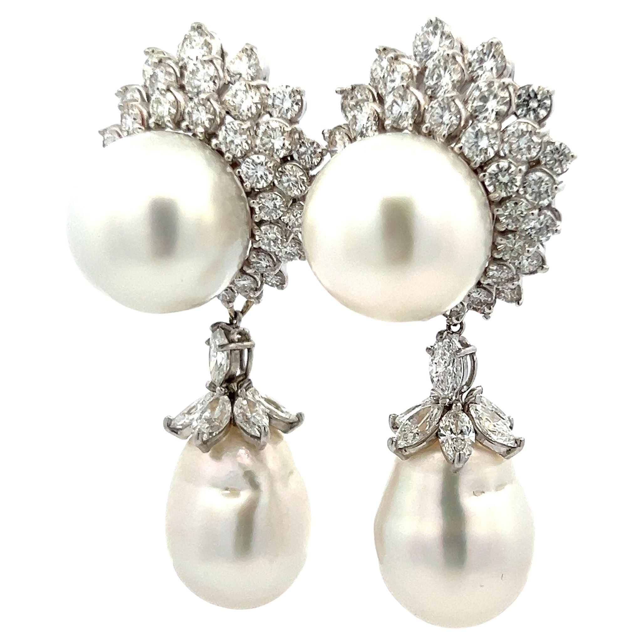 Orecchini pendenti con perle 18K WG/Plat da 13,50 carati con diamanti rotondi e marquise da 17 mm in vendita