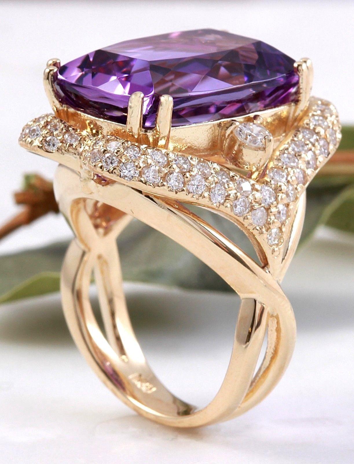 13.50 Carat Natural Amethyst and Diamond 14 Karat Solid Yellow Gold Ring In New Condition For Sale In Los Angeles, CA
