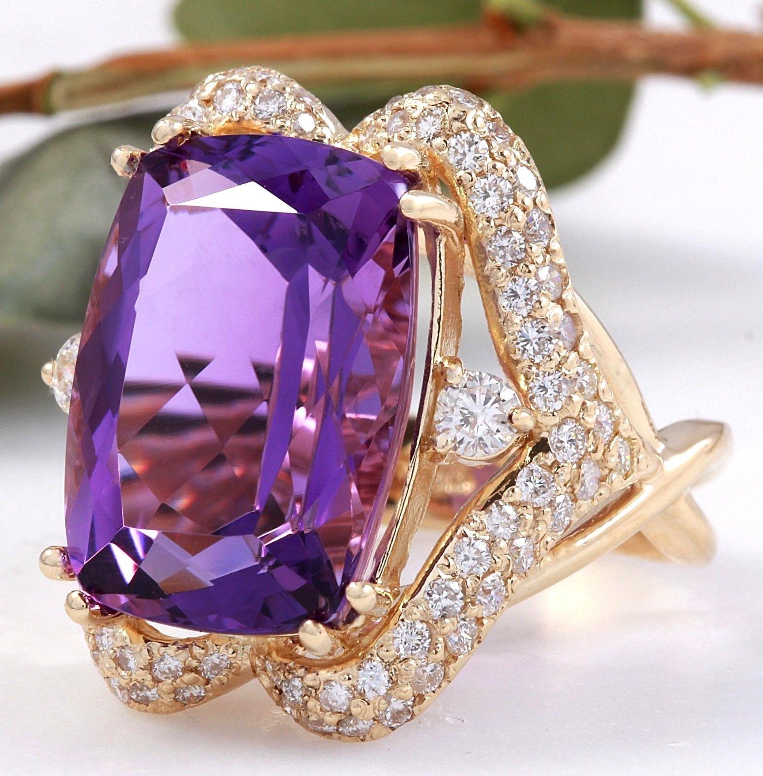 Women's 13.50 Carat Natural Amethyst and Diamond 14 Karat Solid Yellow Gold Ring For Sale