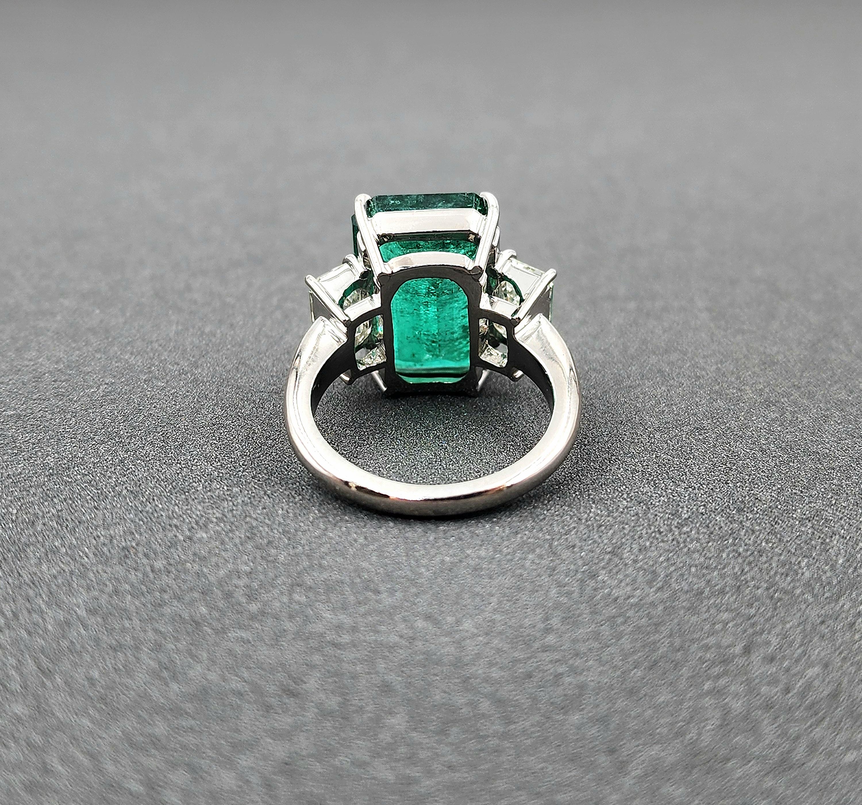 13.50 ct GIA Certified Natural Zambian Emerald & Diamond Ring For Sale 2