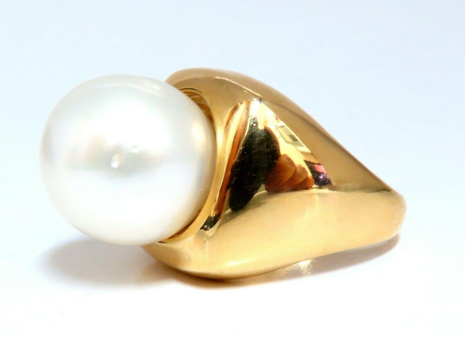 13.5mm Akoya Pearl Ring

14kt. yellow gold

12.3 grams.

Current ring size: 6.5

We may resize.

Depth of ring: 15.8mm

Deck of ring: 17mm diameter