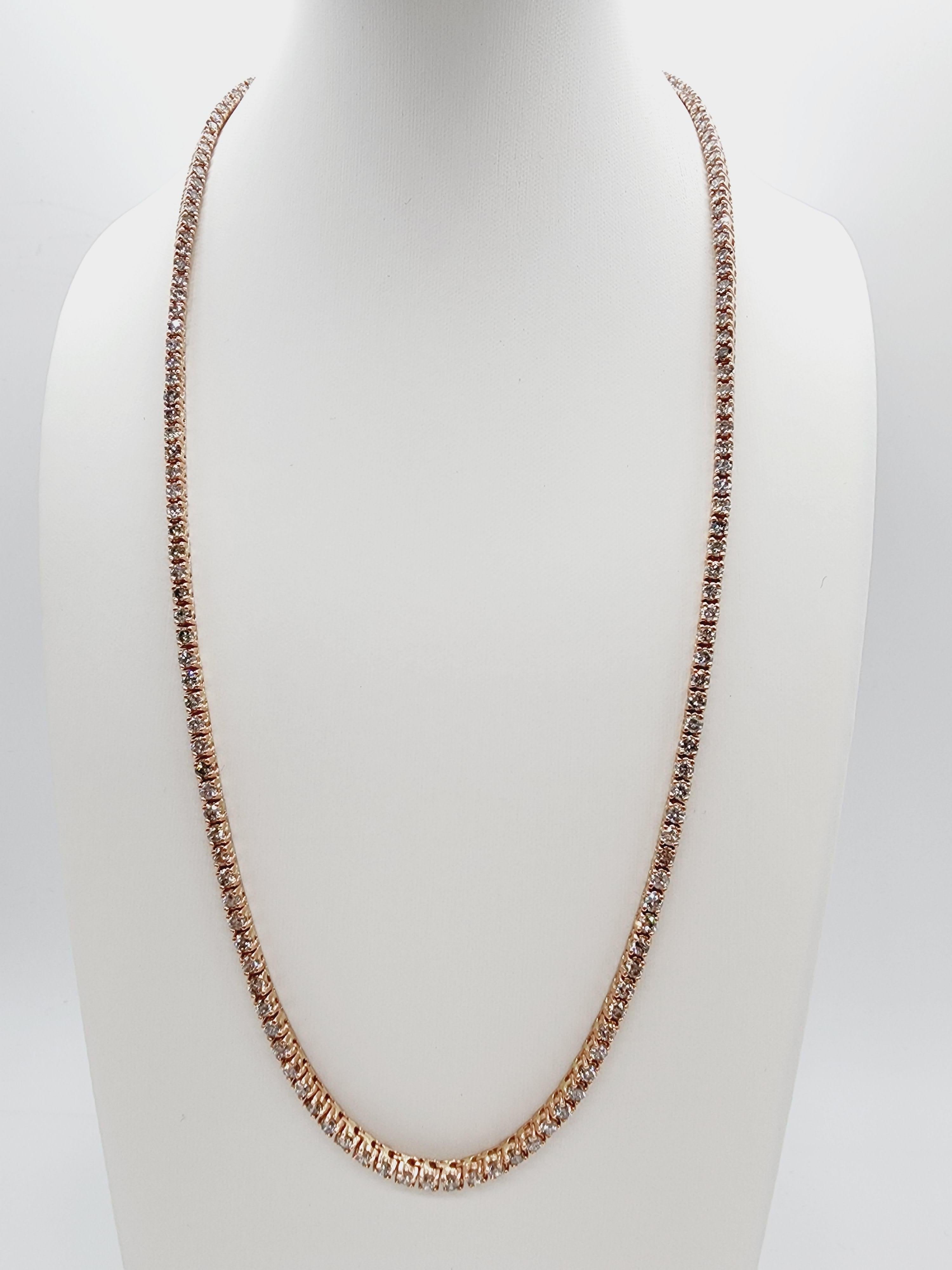 Brilliante et magnifique collier de tennis, diamants blancs naturels de taille ronde-brillante propre et Excellente brillance. Style classique à quatre branches en or rose 14k pour une brillance maximale de la lumière. Elegance pour toutes les