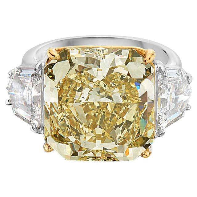 5.04 Carat GIA Rectangular Radiant Fancy Vivid Yellow Engagement Ring ...