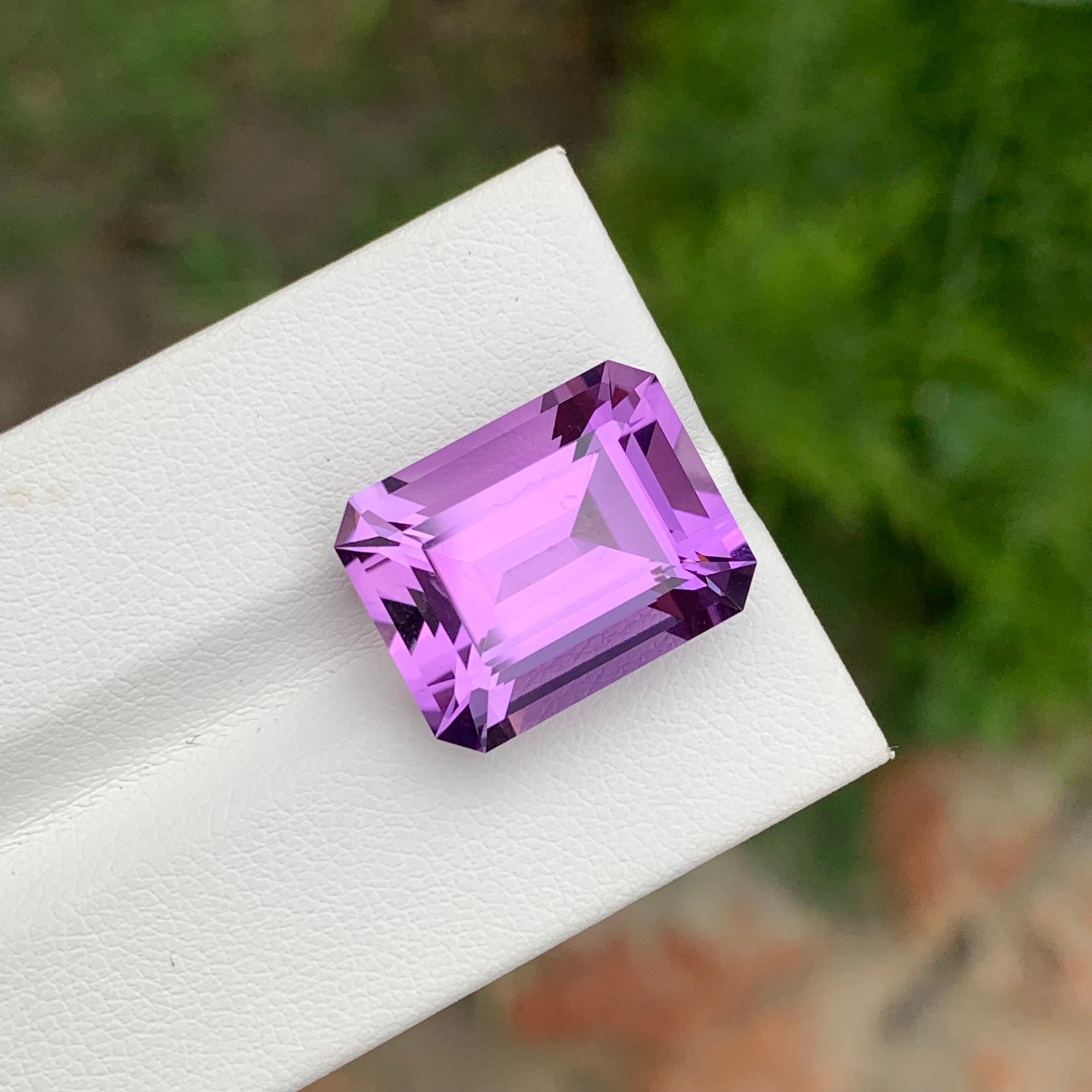 13,55 Karat Exquisite Natural Loose Amethyst Smaragd Form Edelstein für Halskette im Zustand „Neu“ im Angebot in Peshawar, PK