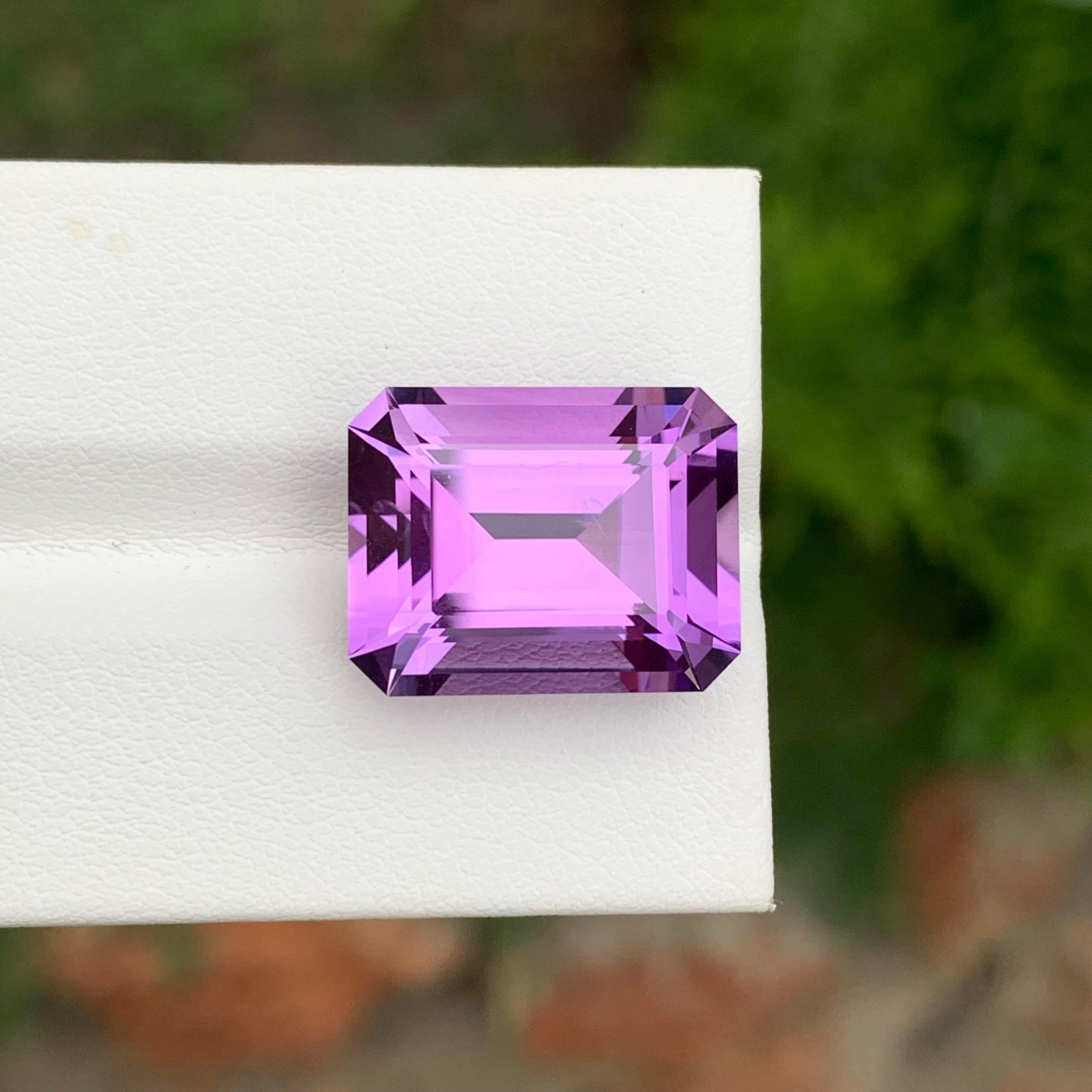 13,55 Karat Exquisite Natural Loose Amethyst Smaragd Form Edelstein für Halskette für Damen oder Herren im Angebot