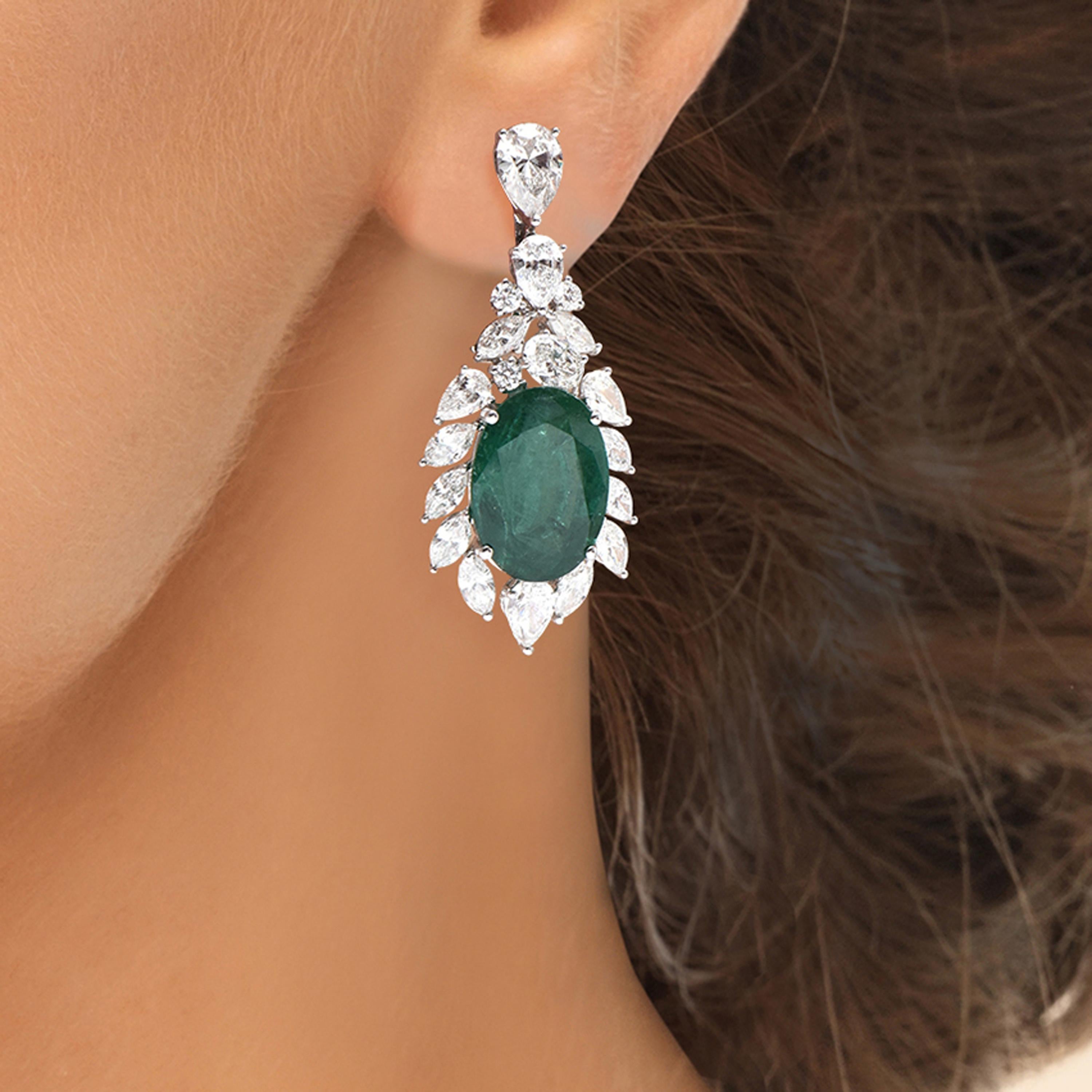 Modern Laviere 13.59 Carat Emerald and Diamond Earrings For Sale