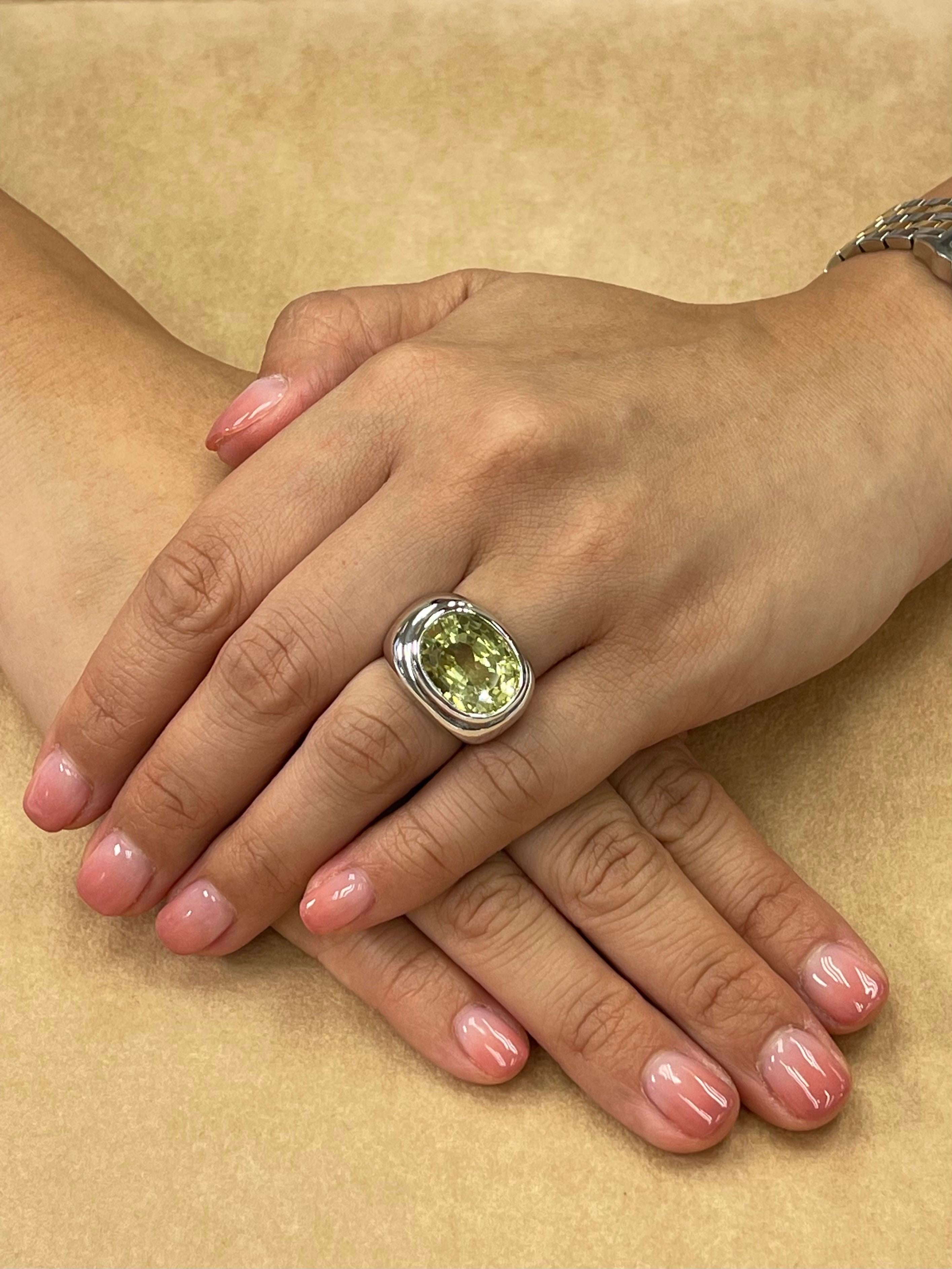 13.5ct Green Kunzite Statement Cocktail Ring, Men's Pinky Ring, N.O.S In New Condition In Hong Kong, HK