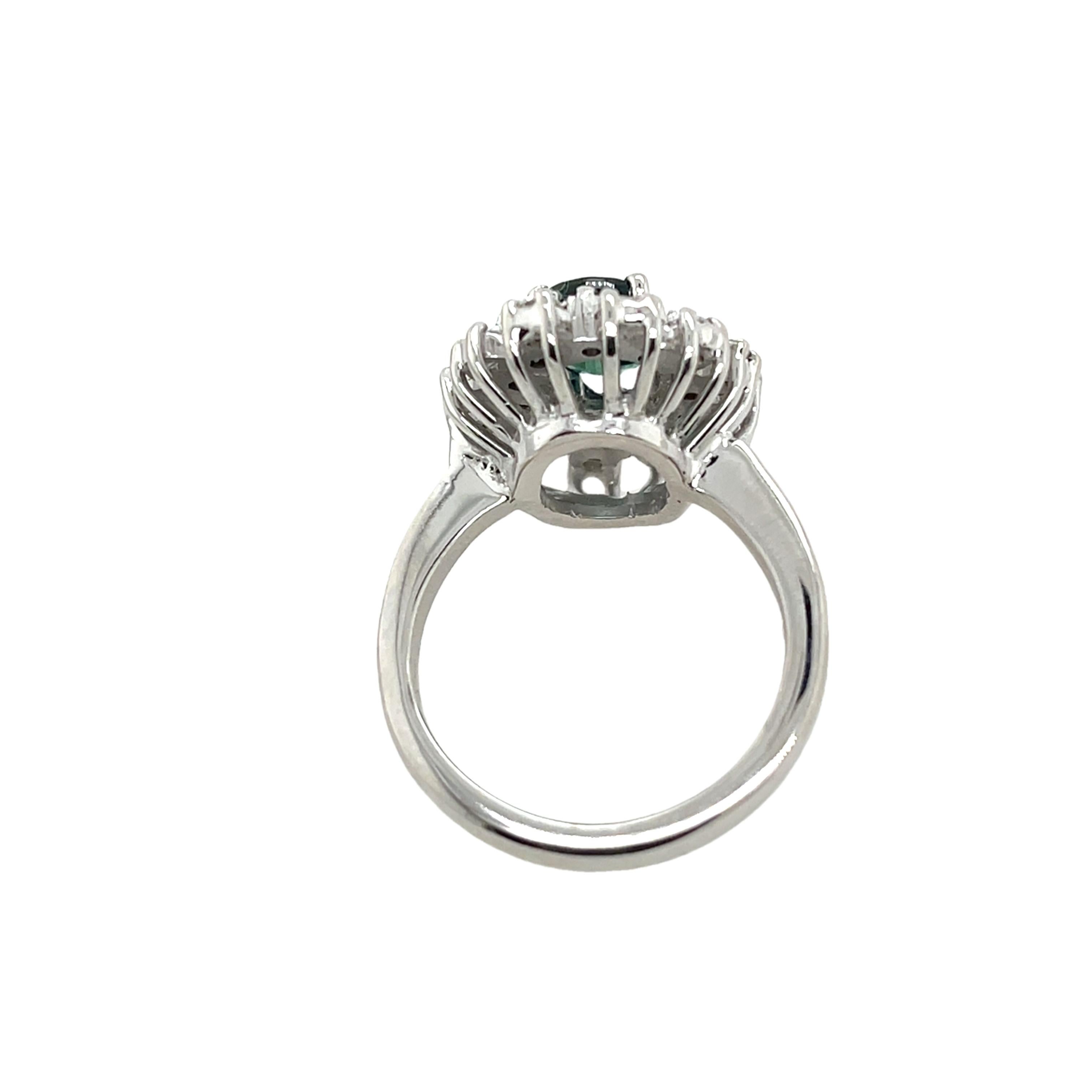1.35ct Green Sapphire & Diamond Cluster Ring, Set in 18ct White Gold In Excellent Condition For Sale In London, GB
