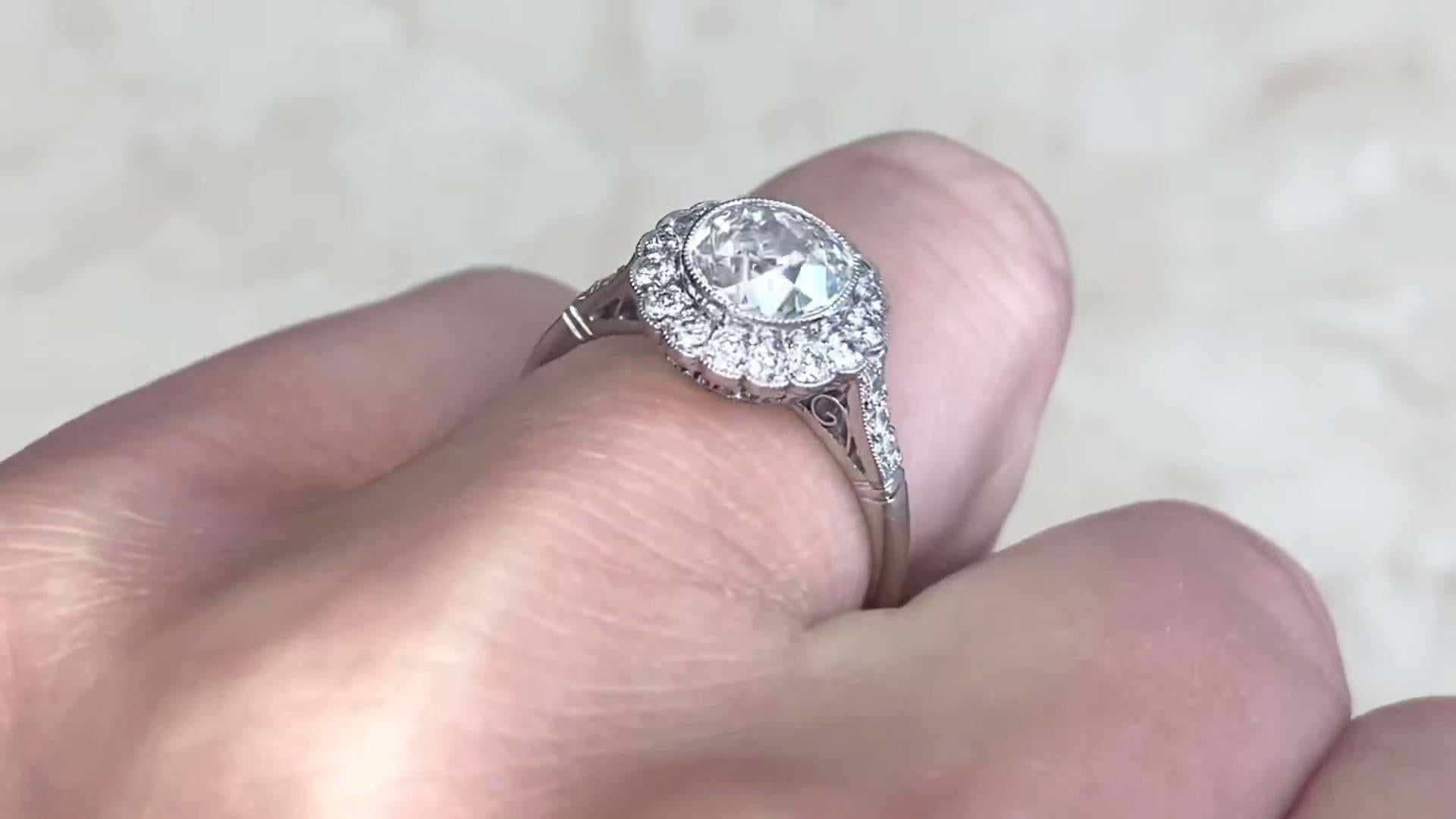 Anillo de compromiso con halo de diamantes talla europea antigua (aprox. 1,30 quilates), platino Art Decó en venta
