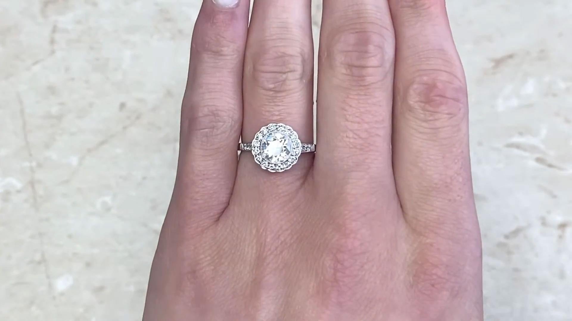 Anillo de compromiso con halo de diamantes talla europea antigua (aprox. 1,30 quilates), platino en venta 1