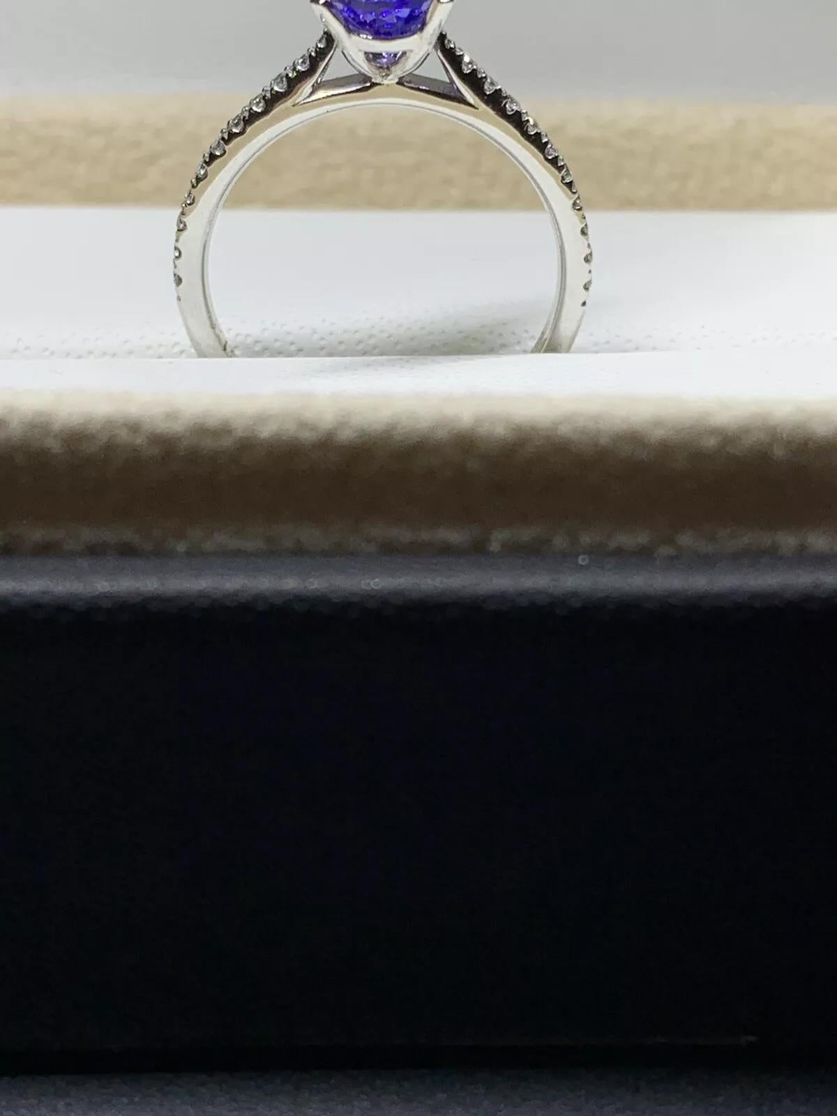 Oval Cut 1.35ct Oval Shaped Tanzanite ring in platinum For Sale