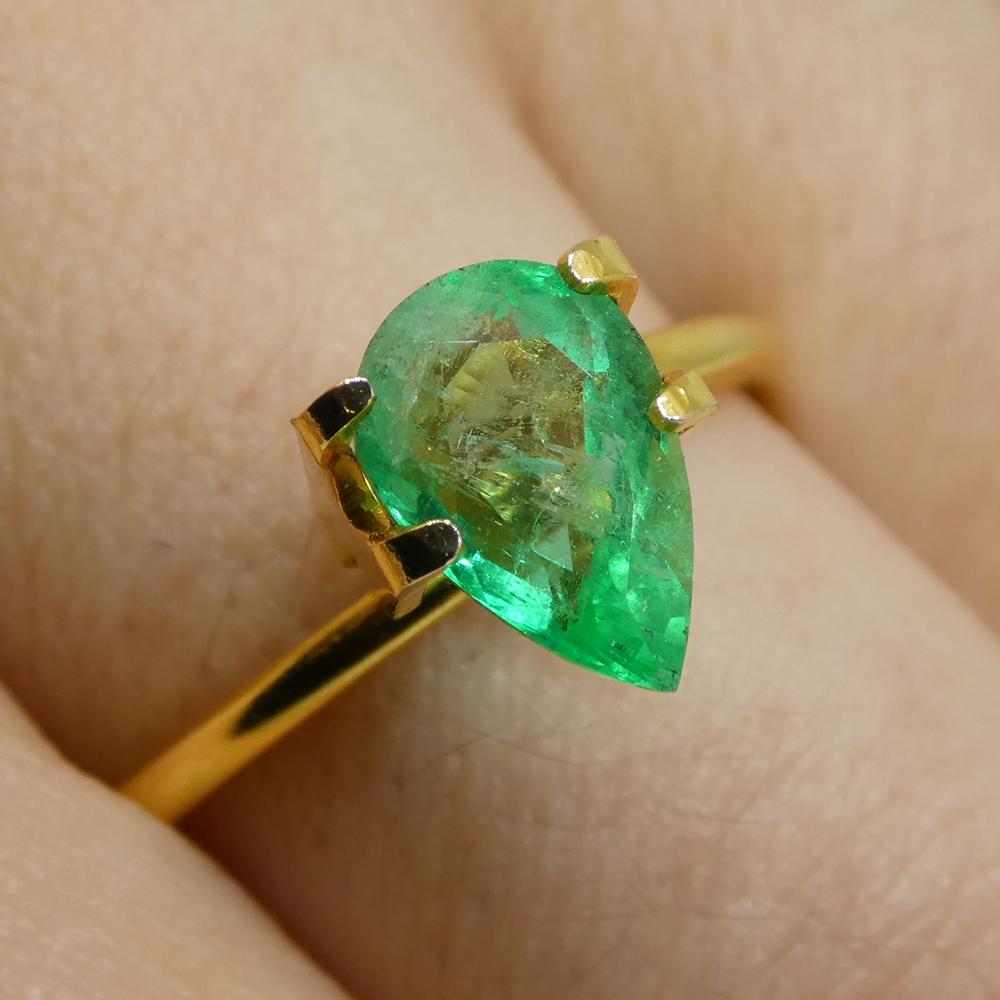 Women's or Men's 1.35ct Pear Green Emerald from Colombia For Sale