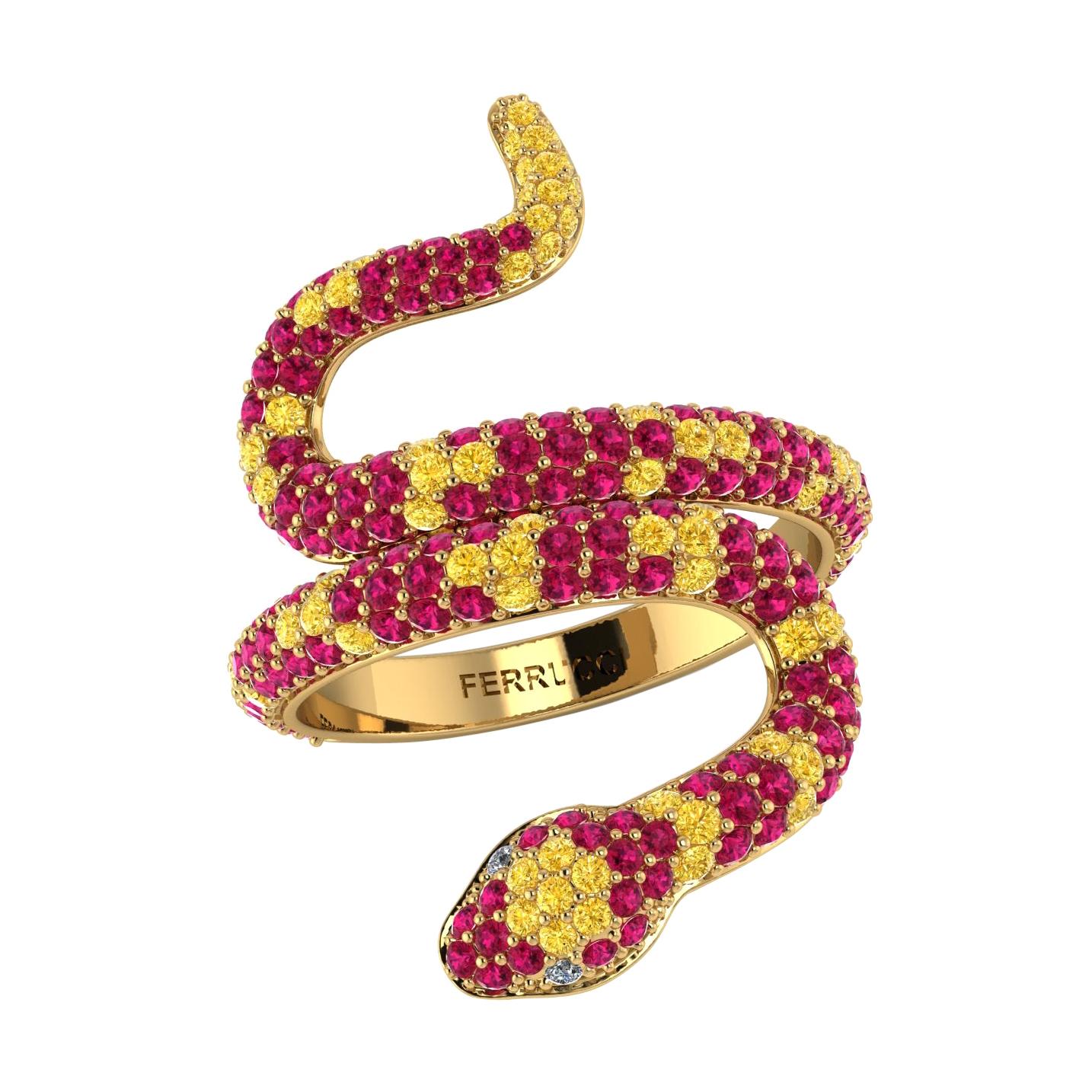 Bague en or jaune 18 carats avec rubis et saphirs jaunes et diamants en forme de serpent pavés de 1,35 carat en vente