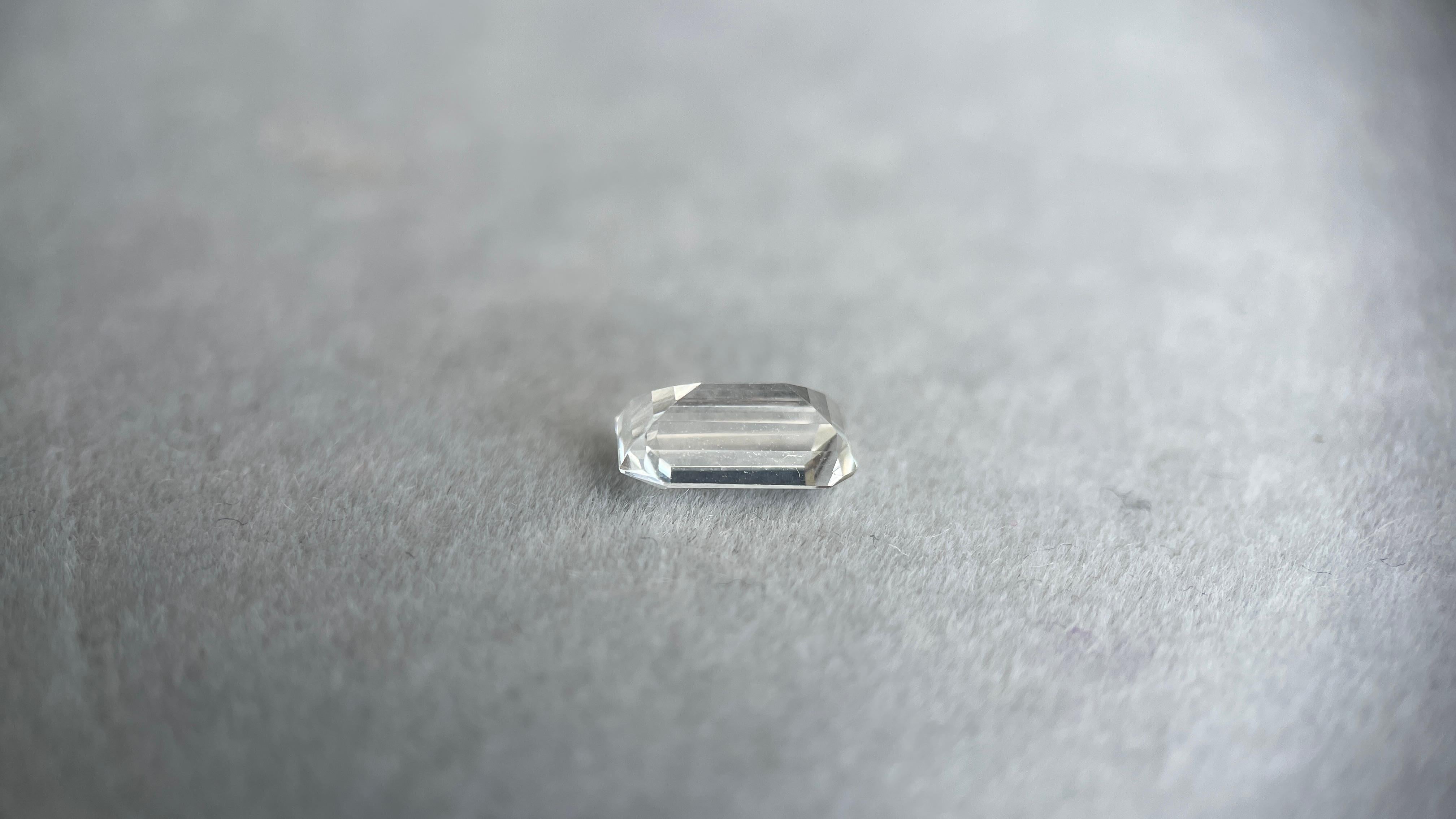 1.35ct Saphir blanc de Birmanie non chauffé (saphir incolore)/ Saphir de Birmanie en vente 4