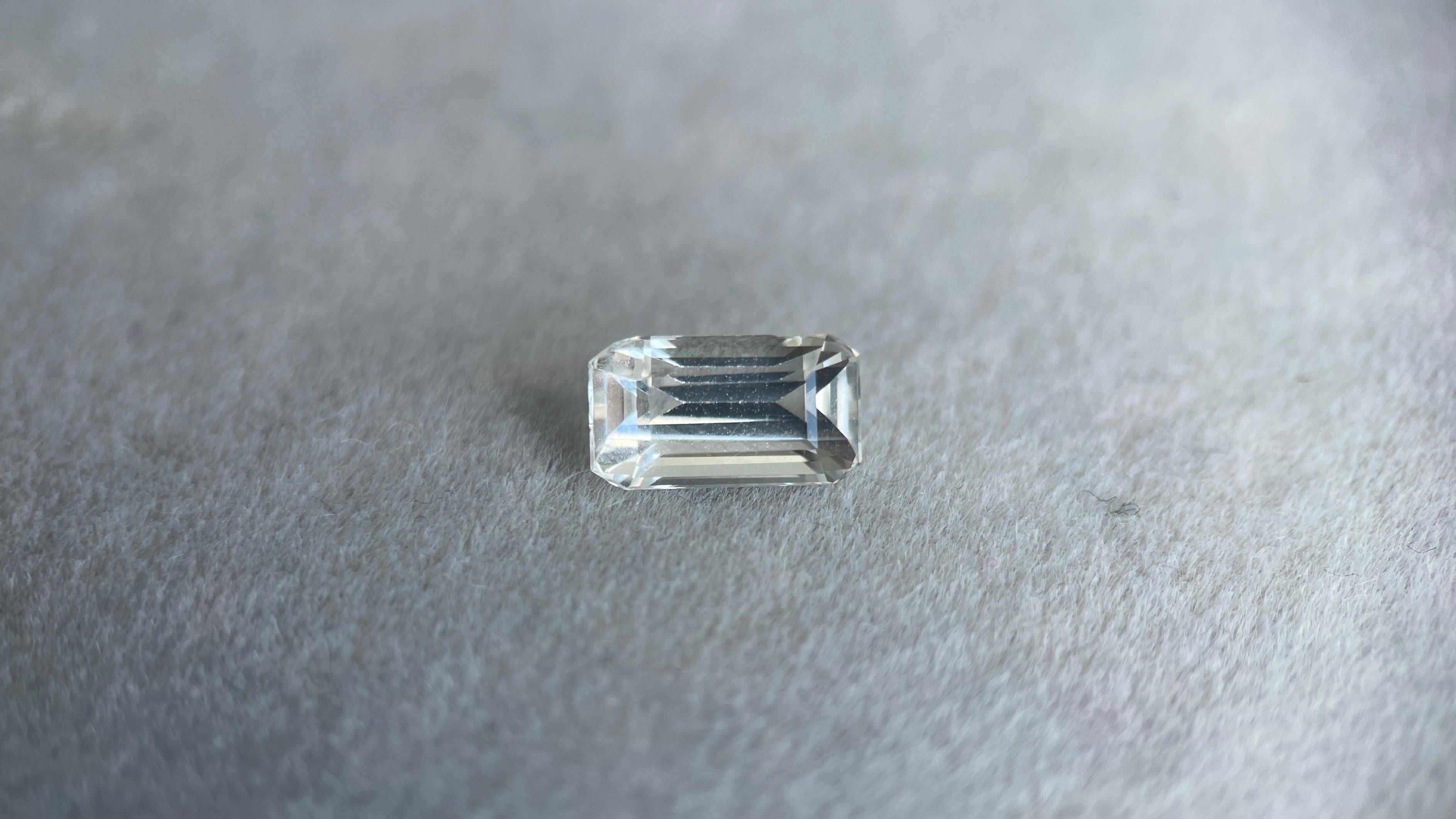 Art déco 1.35ct Saphir blanc de Birmanie non chauffé (saphir incolore)/ Saphir de Birmanie en vente