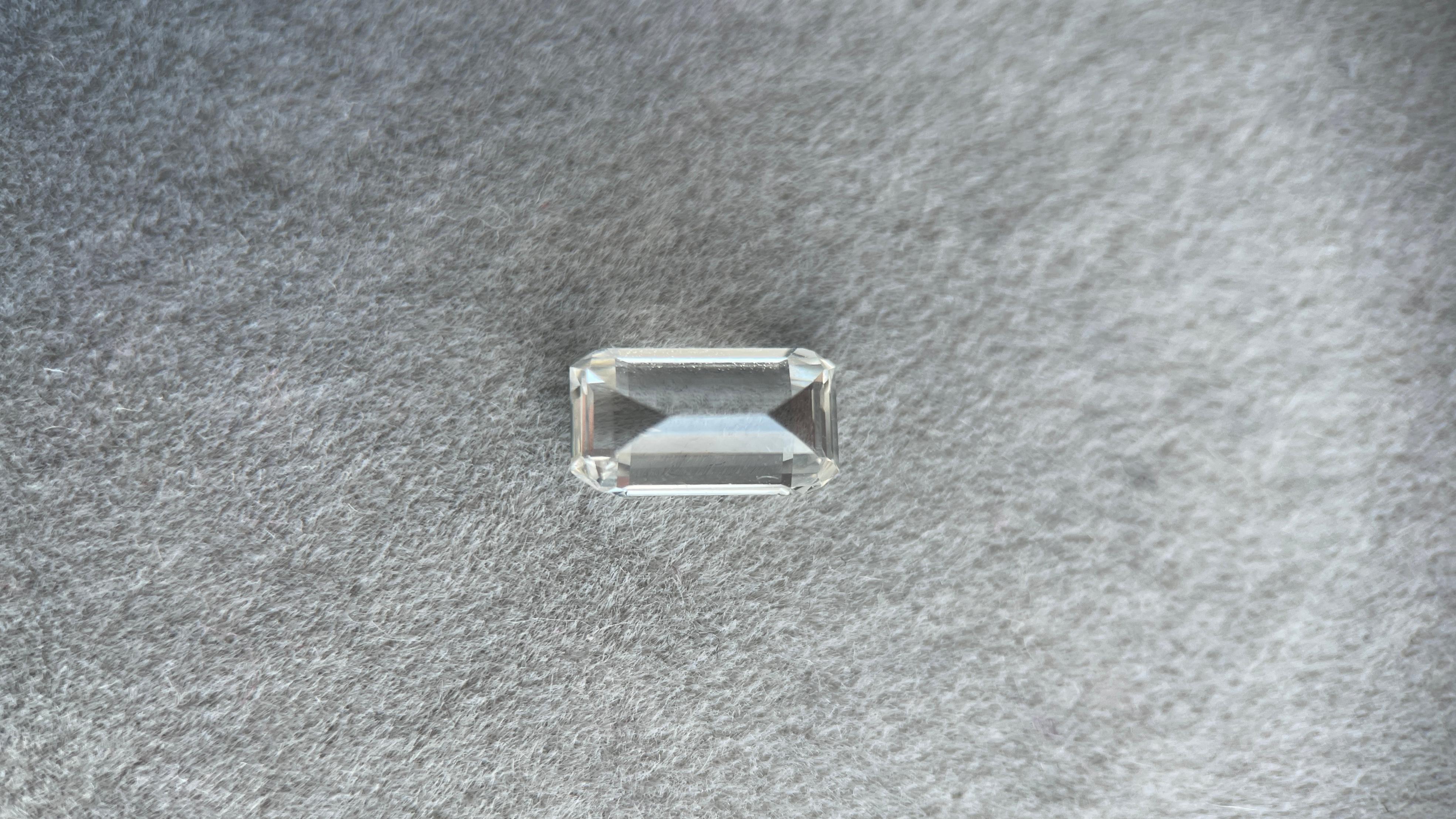 1.35ct Saphir blanc de Birmanie non chauffé (saphir incolore)/ Saphir de Birmanie Pour femmes en vente