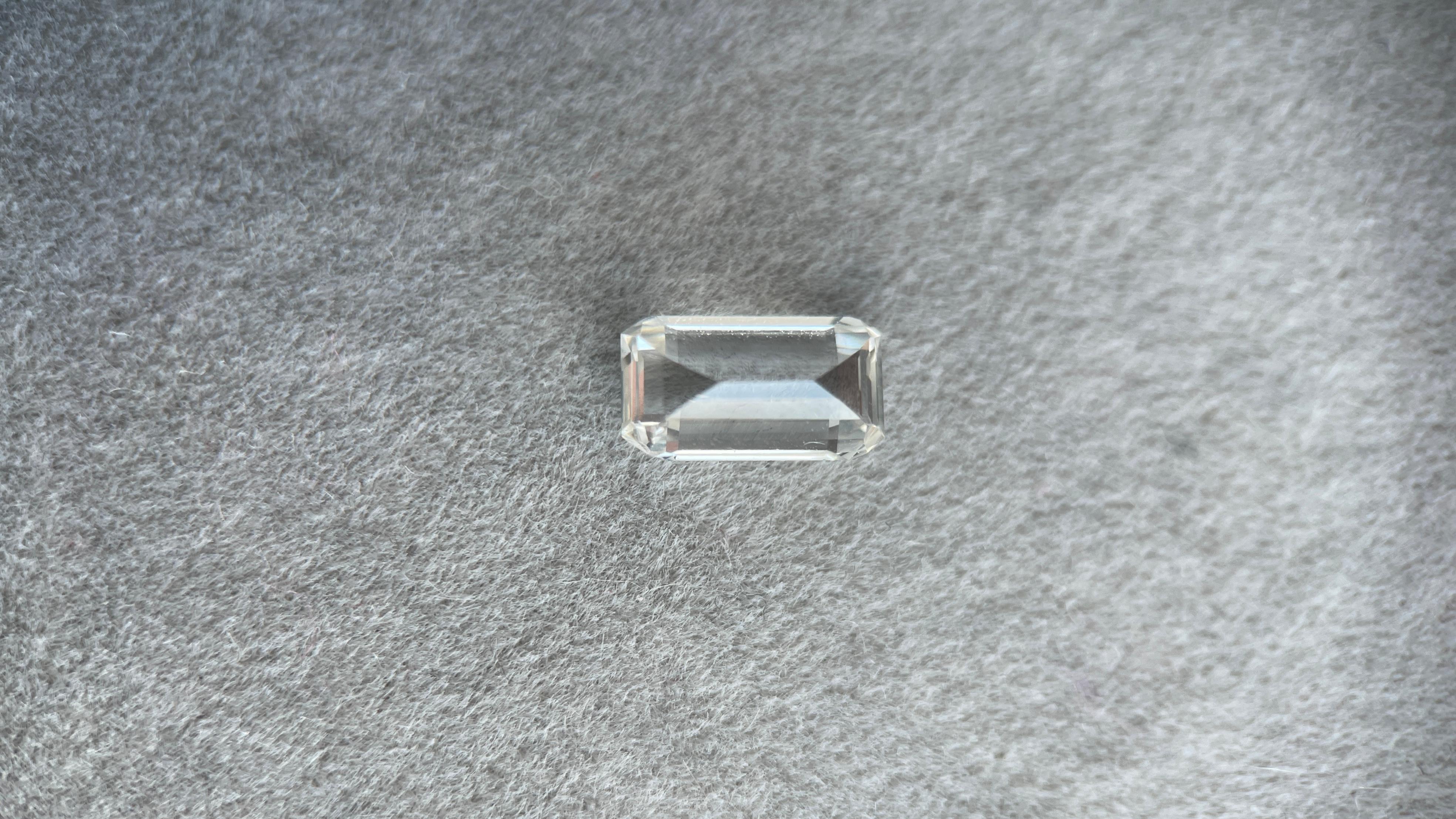 1.35ct Saphir blanc de Birmanie non chauffé (saphir incolore)/ Saphir de Birmanie en vente 1
