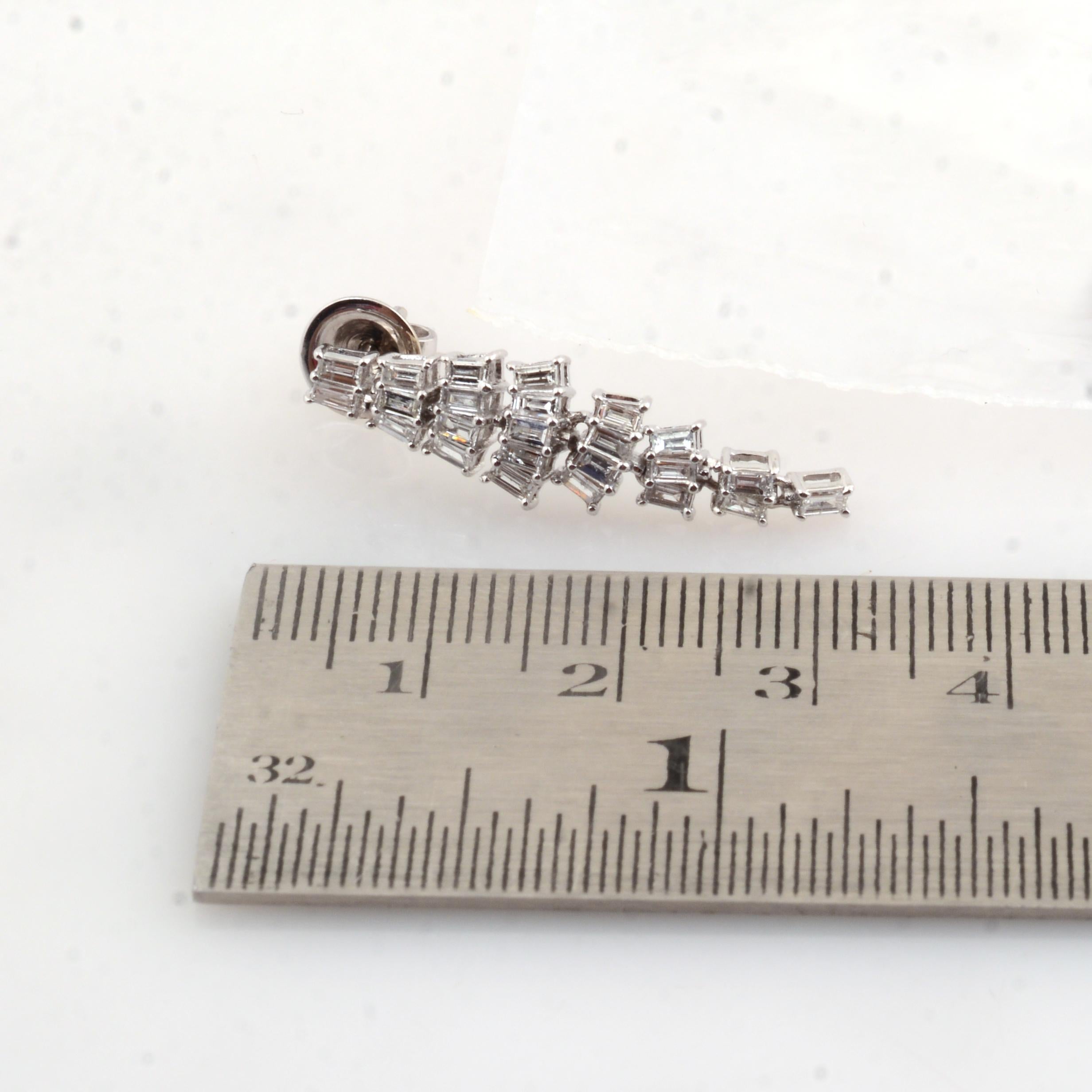 1,35cts SI Claridad HI Color Pendientes Colgantes Largos de Diamantes 18k Oro Blanco en Nuevo estado para la venta en Diera, Dubai