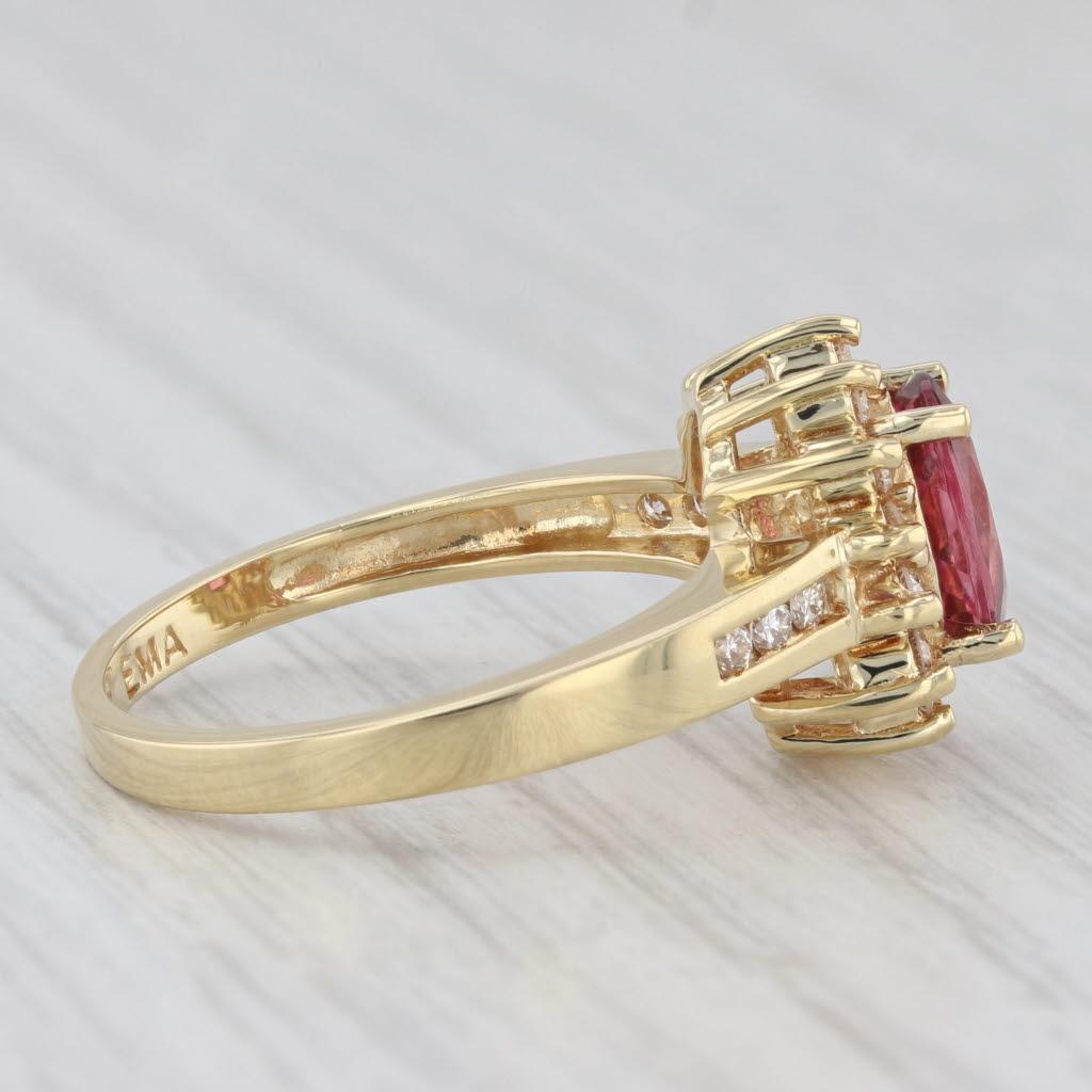 Taille ovale Bague halo de tourmaline rose ovale 1,35 ctw et diamants en or jaune 18 carats, taille 6,75 en vente
