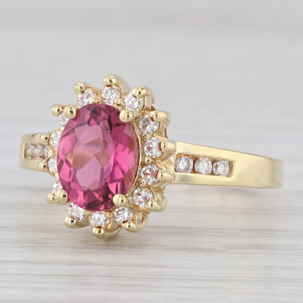 Bague halo de tourmaline rose ovale 1,35 ctw et diamants en or jaune 18 carats, taille 6,75 en vente 2
