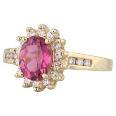 1,35 ctw Anillo ovalado de turmalina rosa con halo de diamantes Oro amarillo de 18k Tamaño 6,75