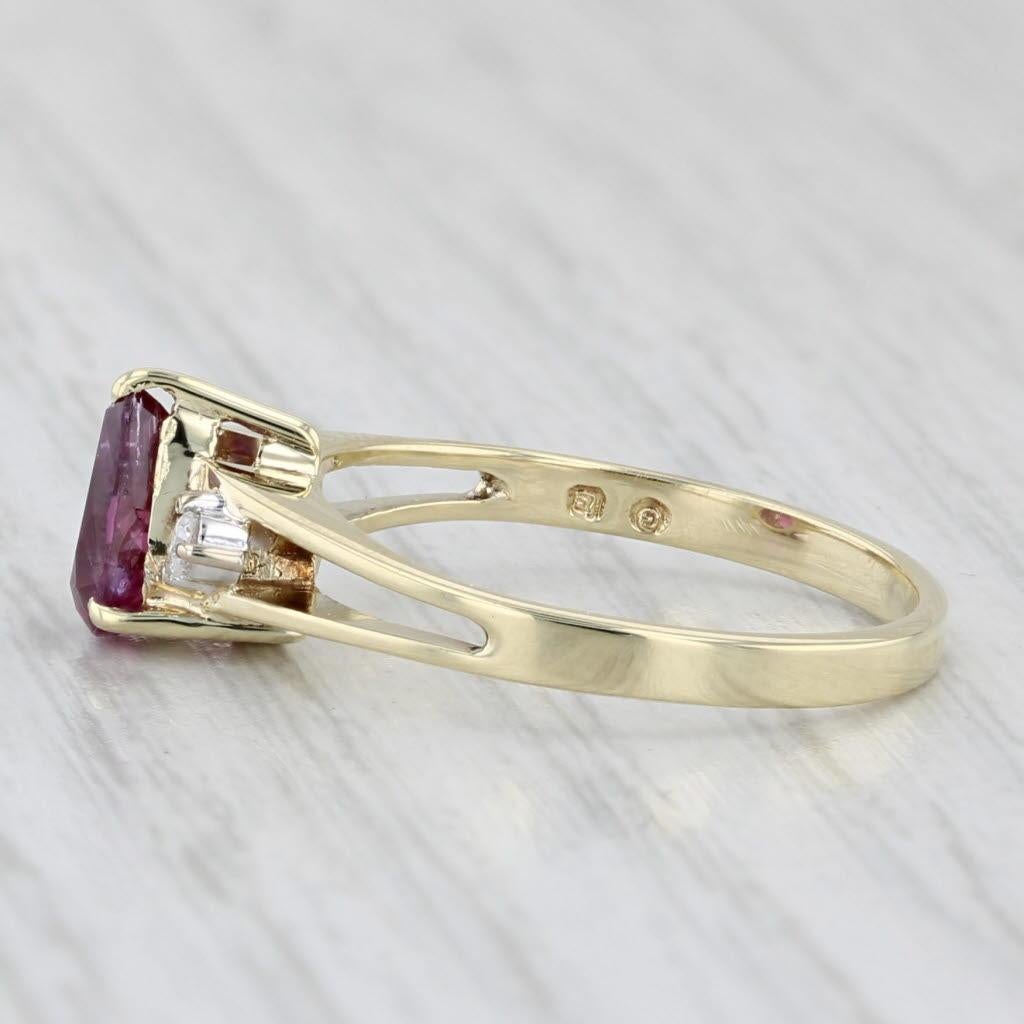 Bague en or jaune 14 carats avec diamants et rubis poire de 1,35 ctw, taille 6,5 Bon état - En vente à McLeansville, NC