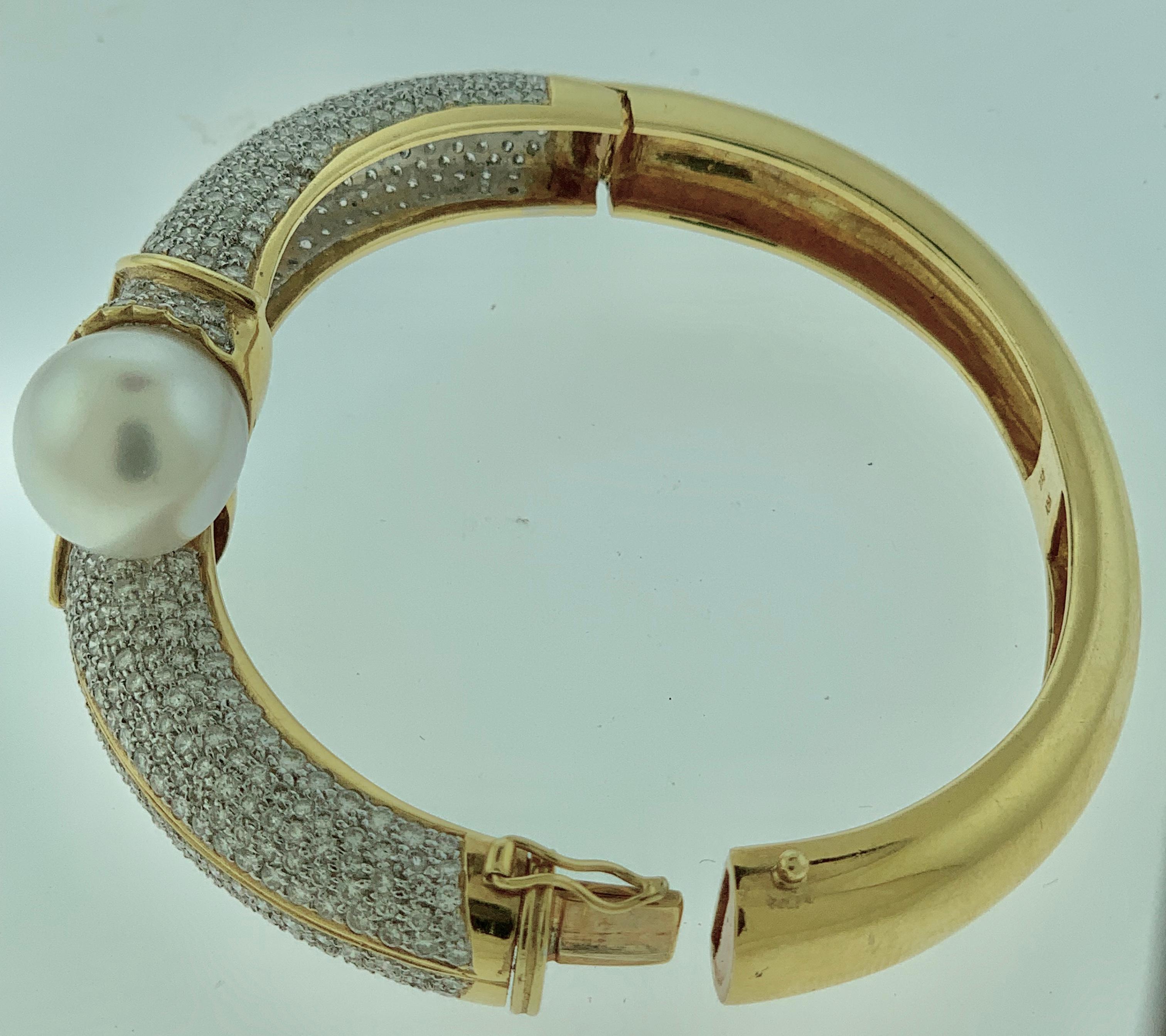 Südseeperle und 8 Karat Diamant-Armreif aus 18 Karat Gelbgold Nachlass im Angebot 2