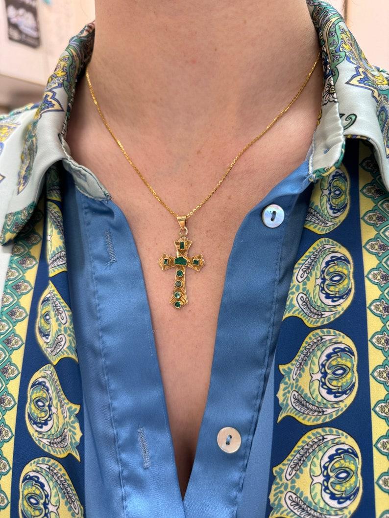 Chain sold separately.

Setting Style: Bezel
Setting Material: 18K Yellow Gold
Setting Weight: 3.6 Grams

Main Stone: Emerald
Count: 8
Shape: Round, Emerald Cut, Irregular
Approx Weight: 1.35-Carats (Total)
Clarity: Semi-Transparent
Color: