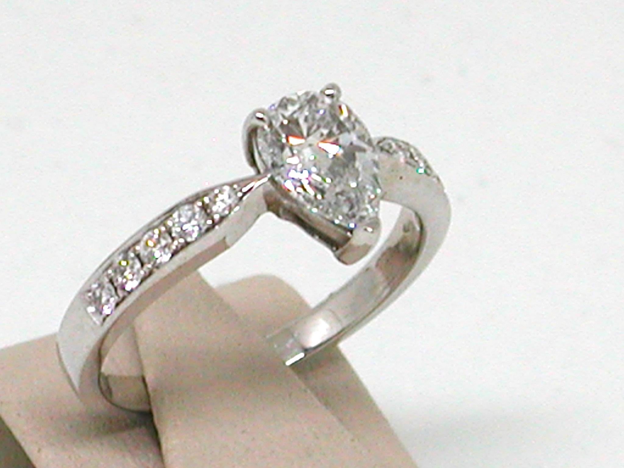 Pear Cut 1.36 Carat 18 Karat White Gold Pear Shape Diamond Engagement Ring