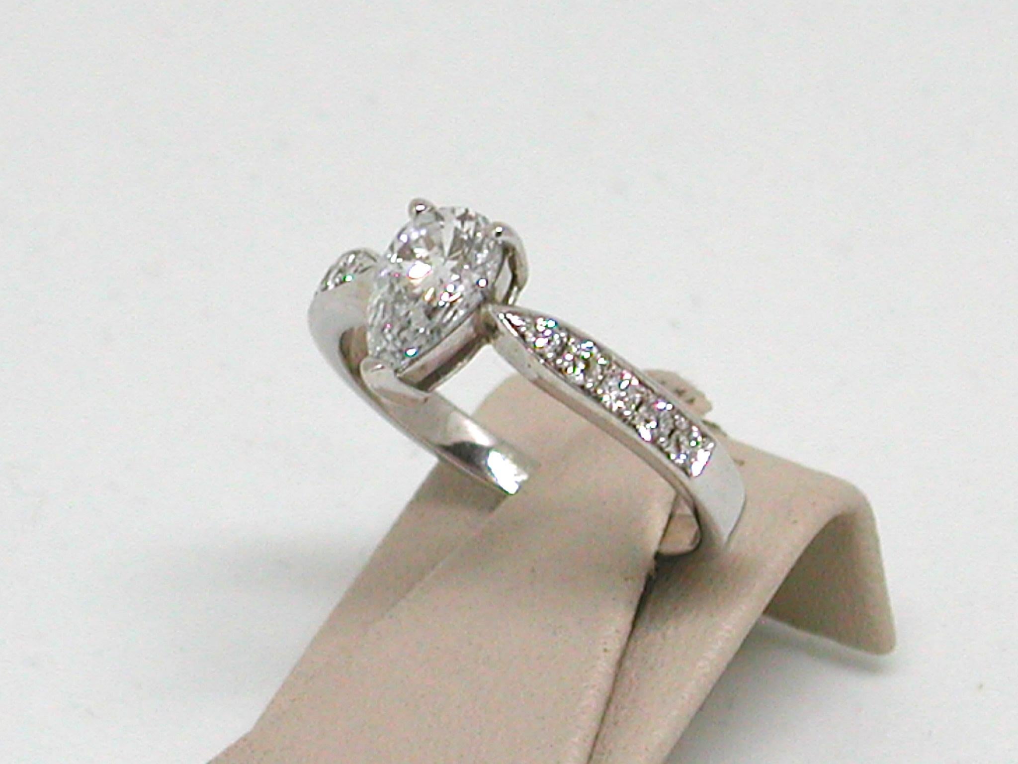 Women's 1.36 Carat 18 Karat White Gold Pear Shape Diamond Engagement Ring