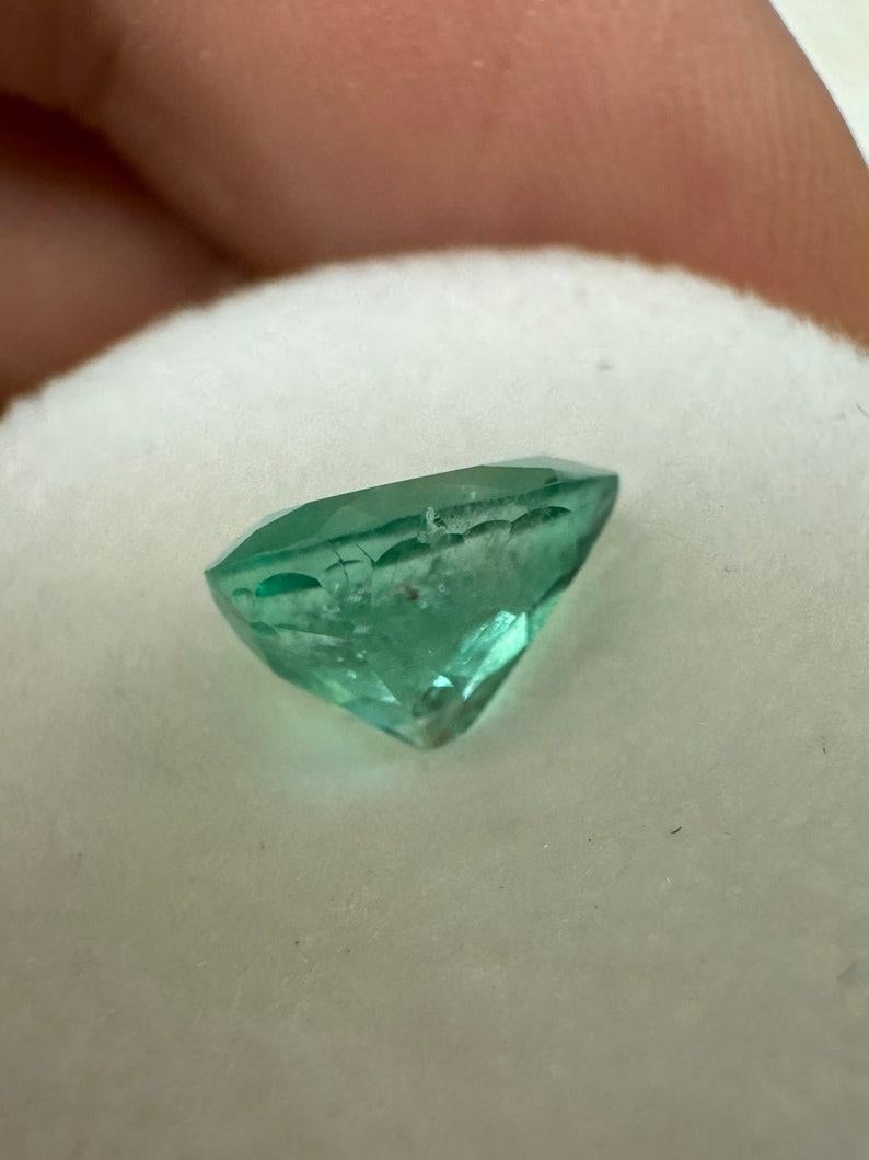 Esmeralda colombiana verde azulada de 1,36 quilates 9x6 - Gema del mes de mayo talla pera en Nuevo estado para la venta en Jupiter, FL