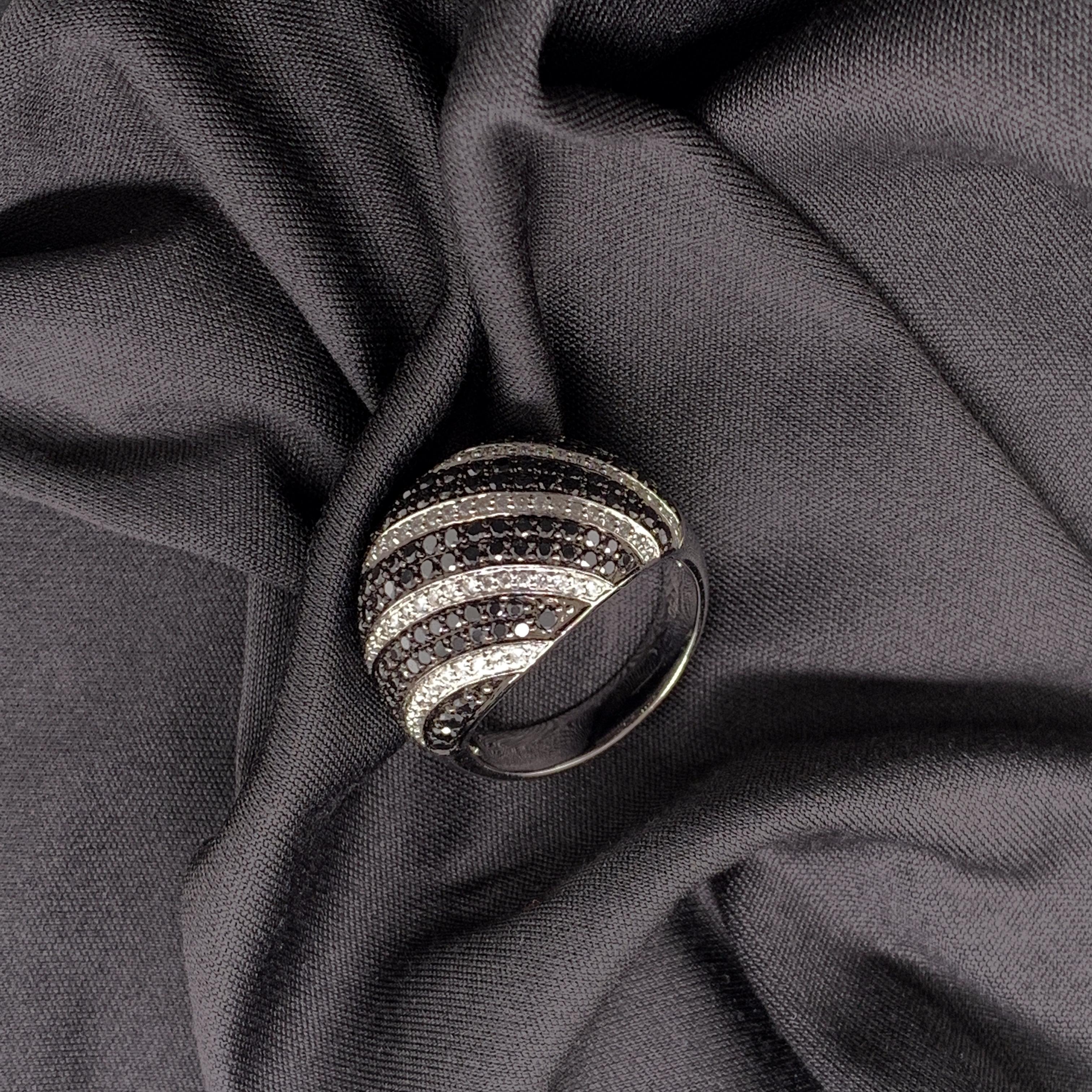Contemporary 1.36 Carat Black Diamond Cocktail Ring