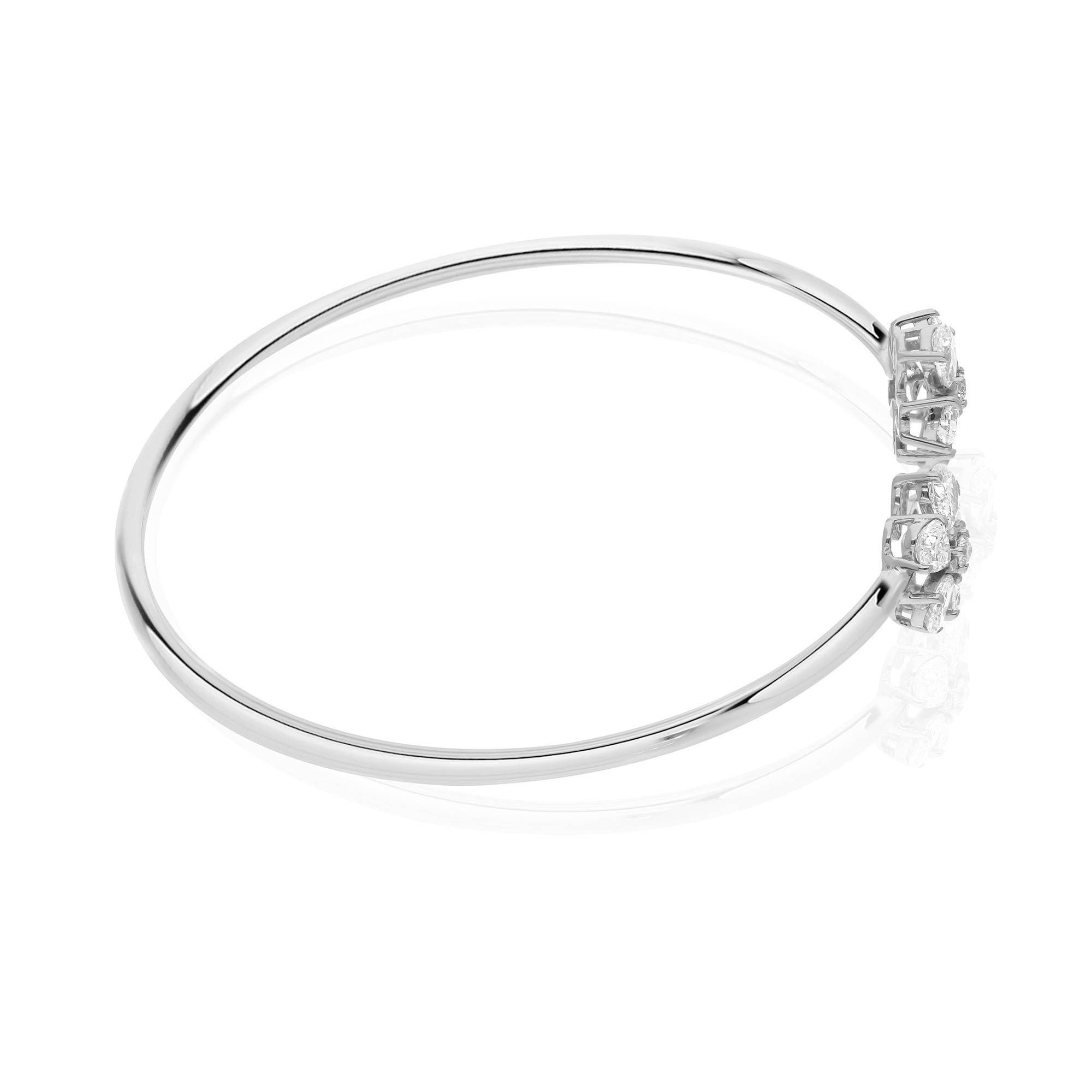 Taille ronde 1.36 Carat Diamond Flower Minimal Cuff Bangle Bracelet 14 Karat White Gold en vente