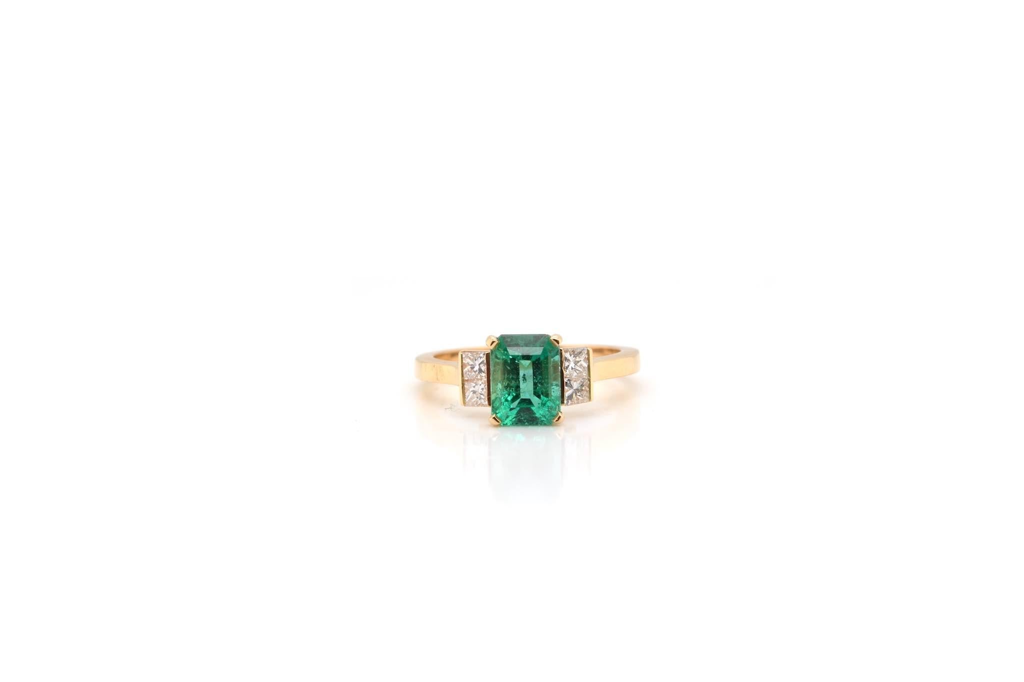 Stones: 1.36 carat emerald and diamonds
princess cuts for a total weight of 0.36 carats.
Material: 18k yellow gold
Dimensions: 7 mm length on finger
Weight: 3.6g
Size: 52.5 (free sizing)
Certificate
Ref. : 24767 / 24849