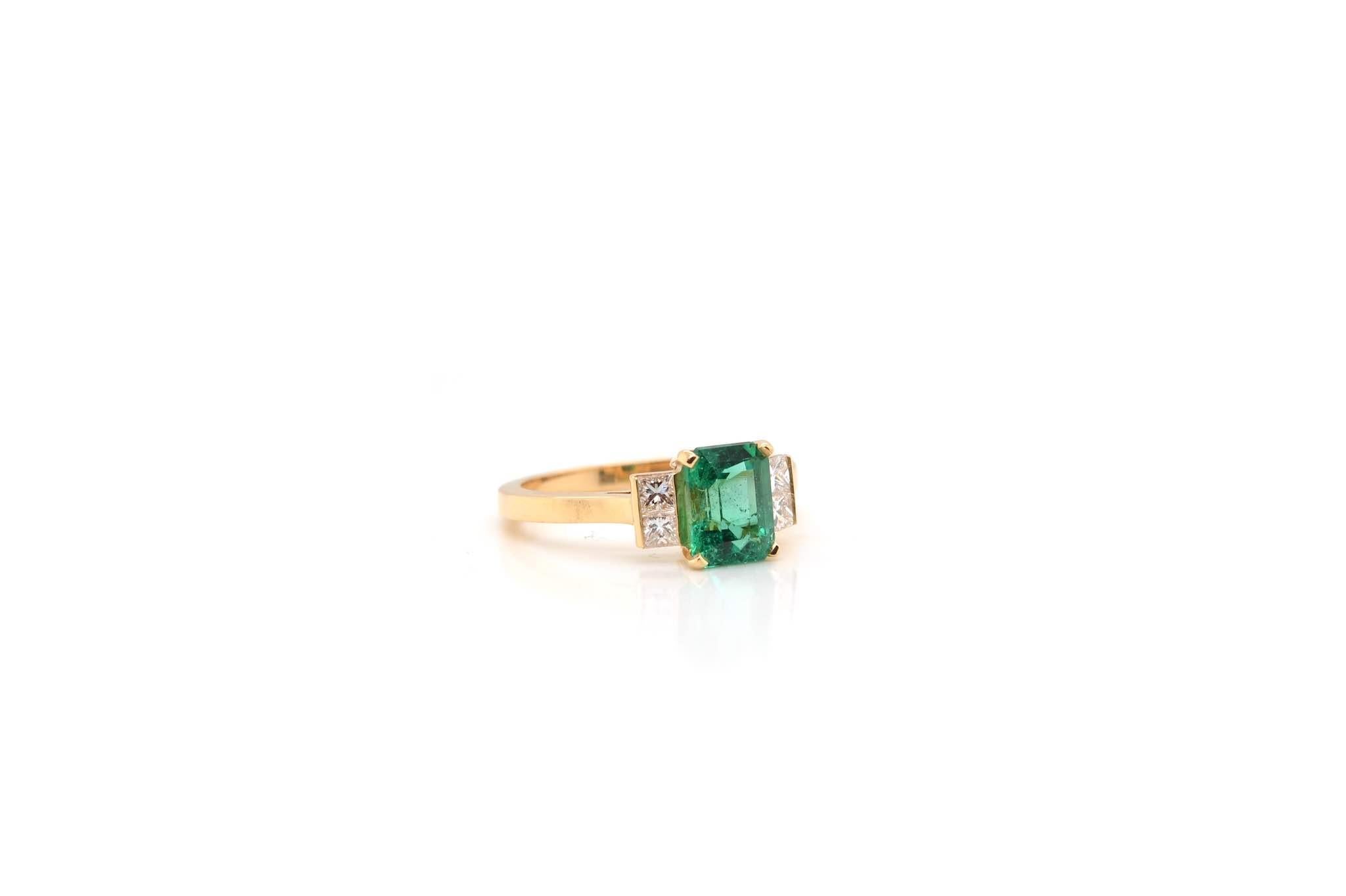 Emerald Cut 1.36 carat emerald and princess cuts diamonds ring For Sale