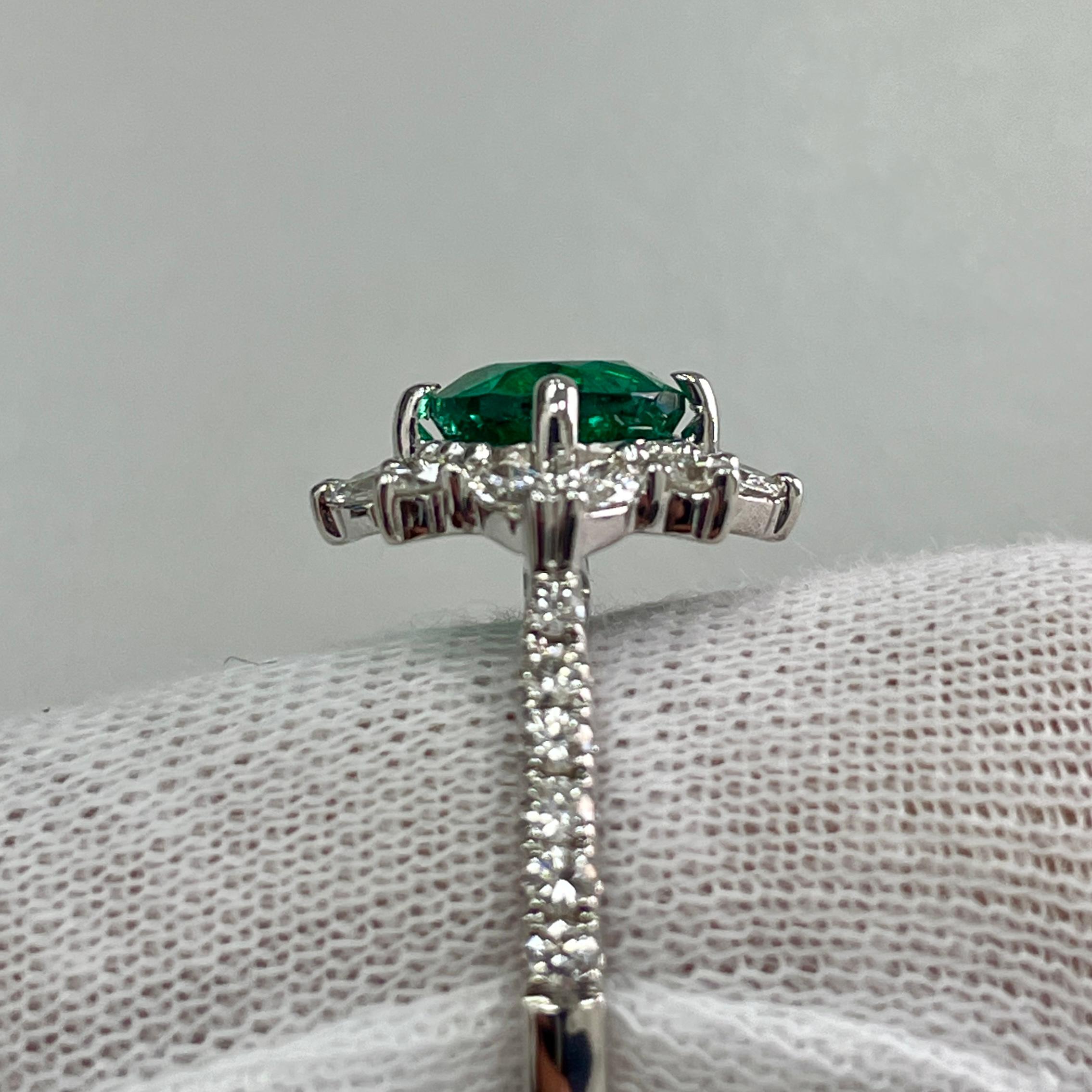 Round Cut 1.36 Carat Emerald & Diamond White Gold Ring For Sale