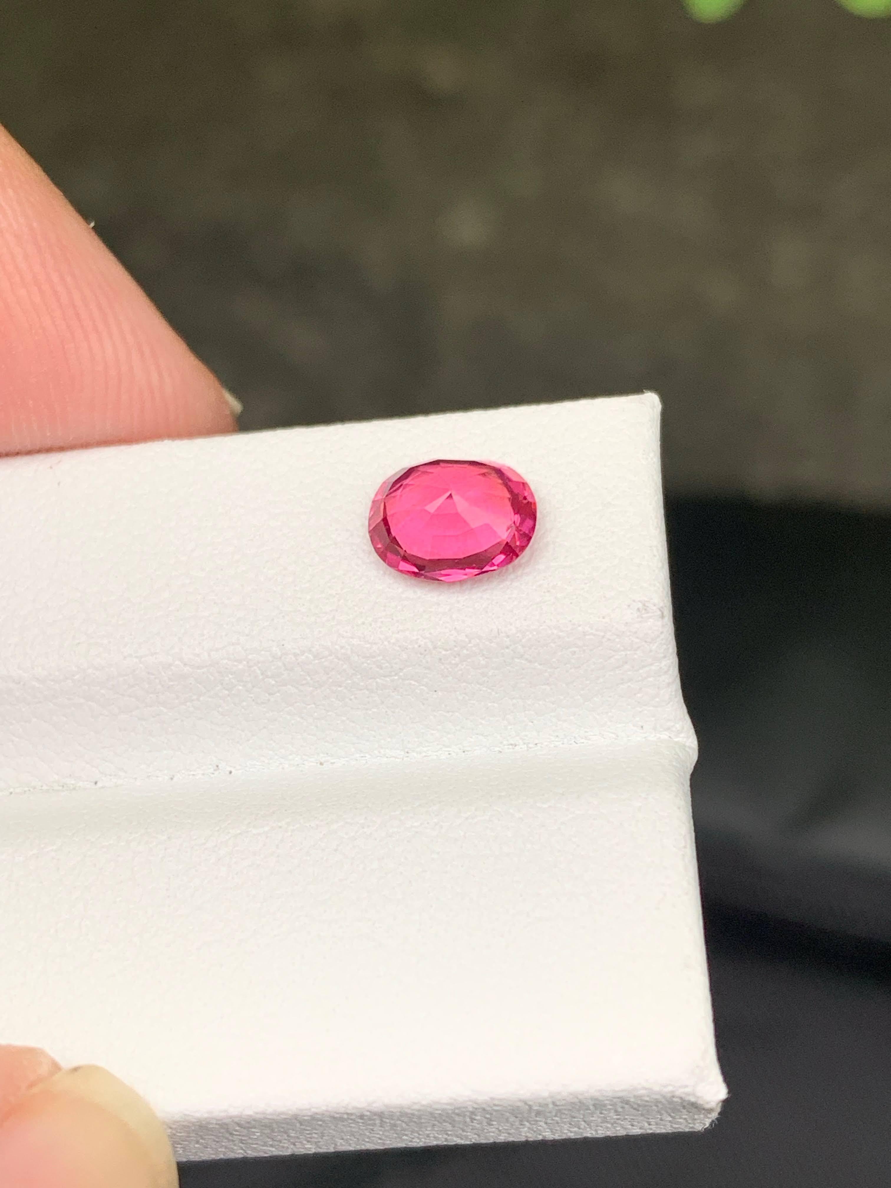 1,36 carati di pietra naturale di spinello rosa caldo sfuso con taglio ovale Gemma della Tanzania in vendita 2