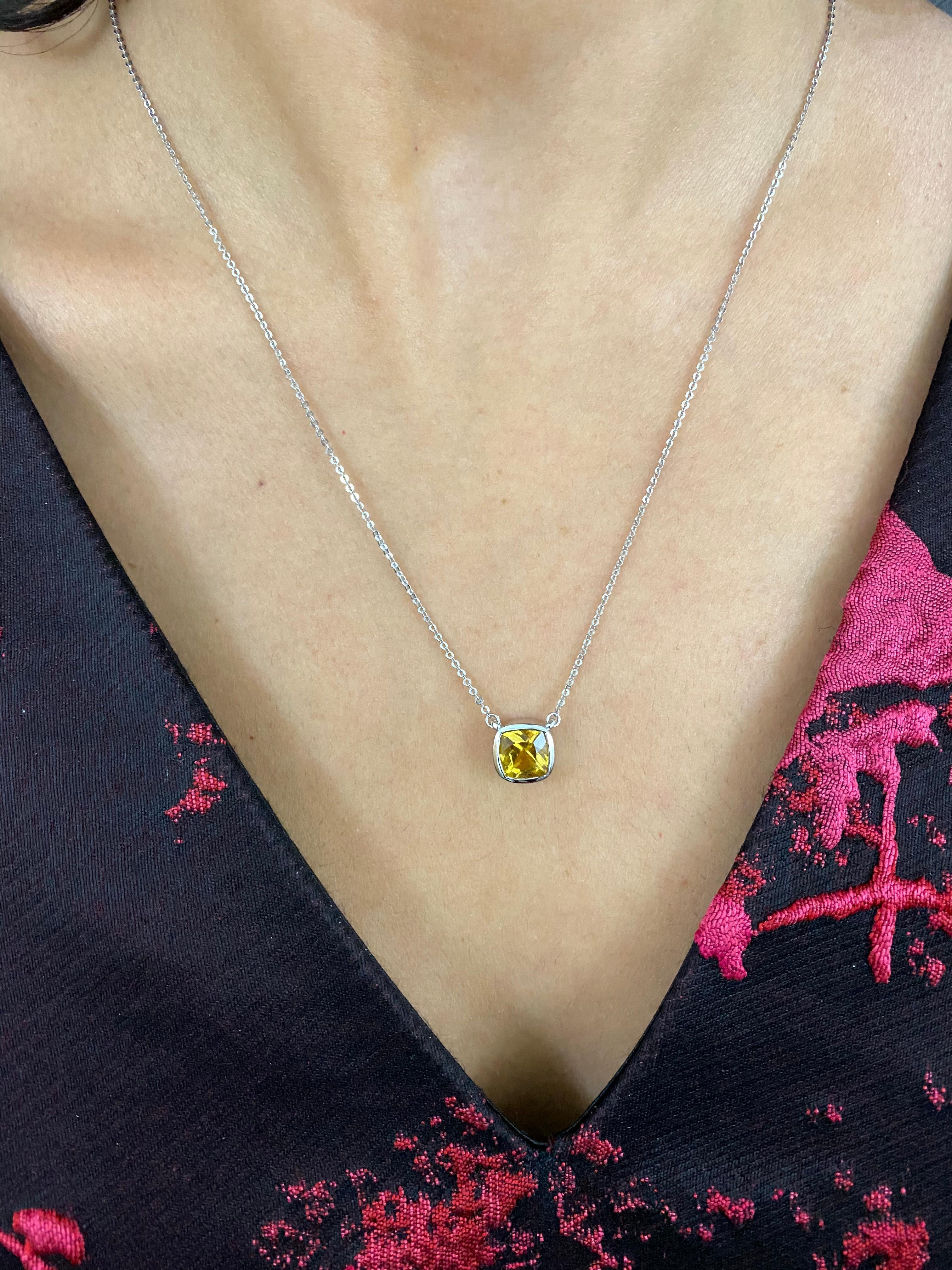 Cushion Cut 1.36 Carat Yellow Beryl Necklace For Sale