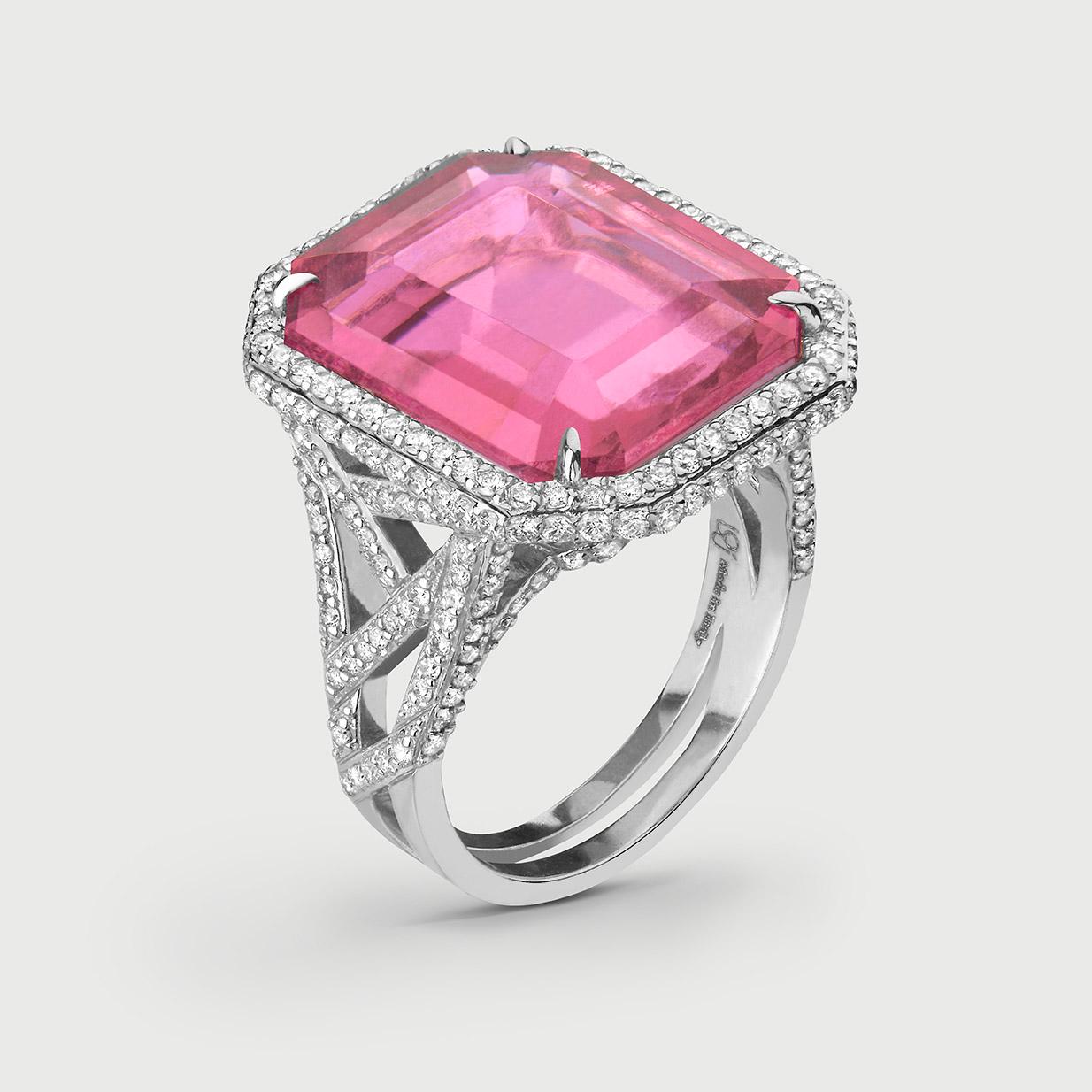 13.6 Carats Rubellite and Diamond Cocktail Ring Handcrafted in 18k White Gold In New Condition For Sale In Paris, IDF