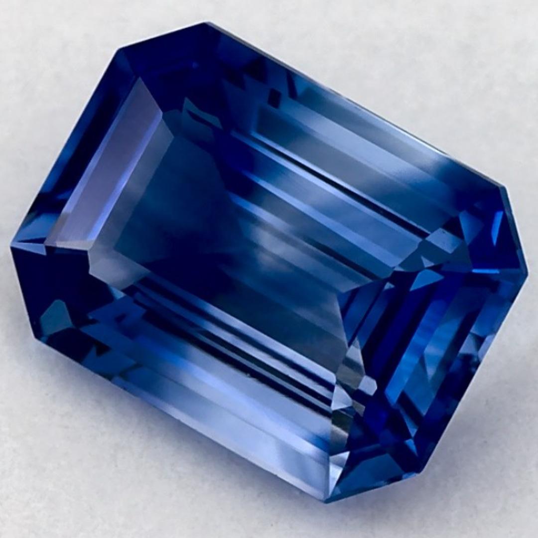 Ce saphir bleu naturel offre élégance et sophistication. Avec sa riche saturation de couleurs et sa coupe précise, il constitue la pièce maîtresse parfaite pour une bague de fiançailles ou une conception de bijoux de luxe.

Ce saphir provient du Sri
