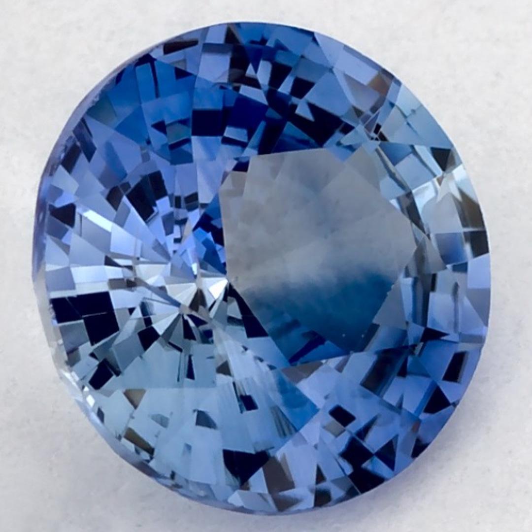 Dieser natürliche blaue Saphir bietet Eleganz und Raffinesse. Mit seiner satten Farbsättigung und seinem präzisen Schliff ist er das perfekte Herzstück für einen Verlobungsring oder ein luxuriöses Schmuckdesign.

Dieser Saphir stammt aus Sri Lanka