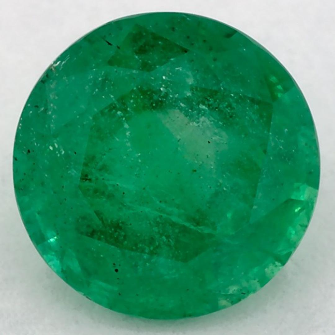 Con una vibrante tonalità di colore verde, la pietra natale di maggio è un simbolo della rinnovata crescita primaverile. 

Esplora la vivace collezione di smeraldi, rubini e zaffiri nel nostro negozio, disponibili come gemme sciolte e abbinabili