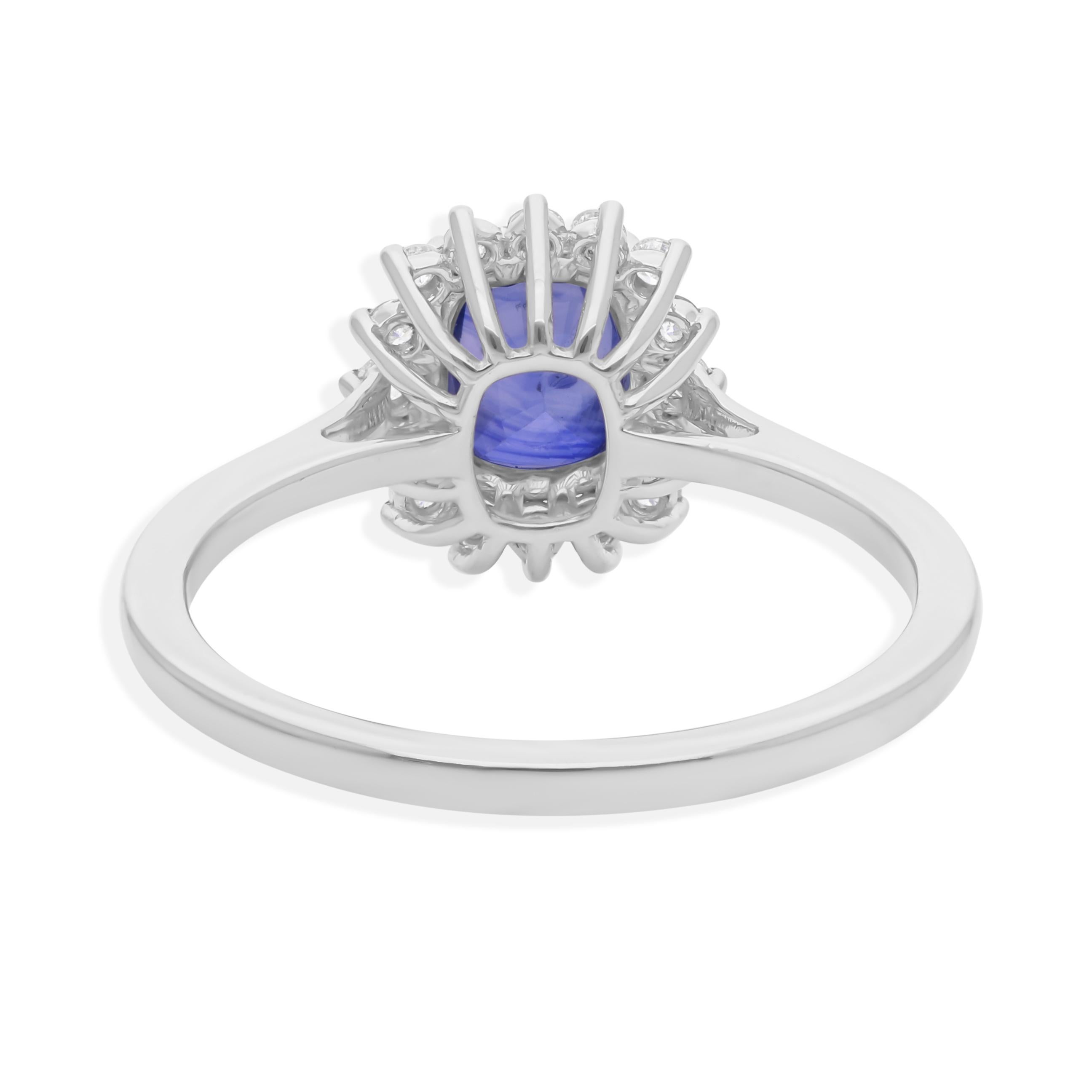En venta: Anillo de compromiso con halo de diamantes y zafiro azul natural de 1,36 quilates en oro blanco de 18 quilates  4