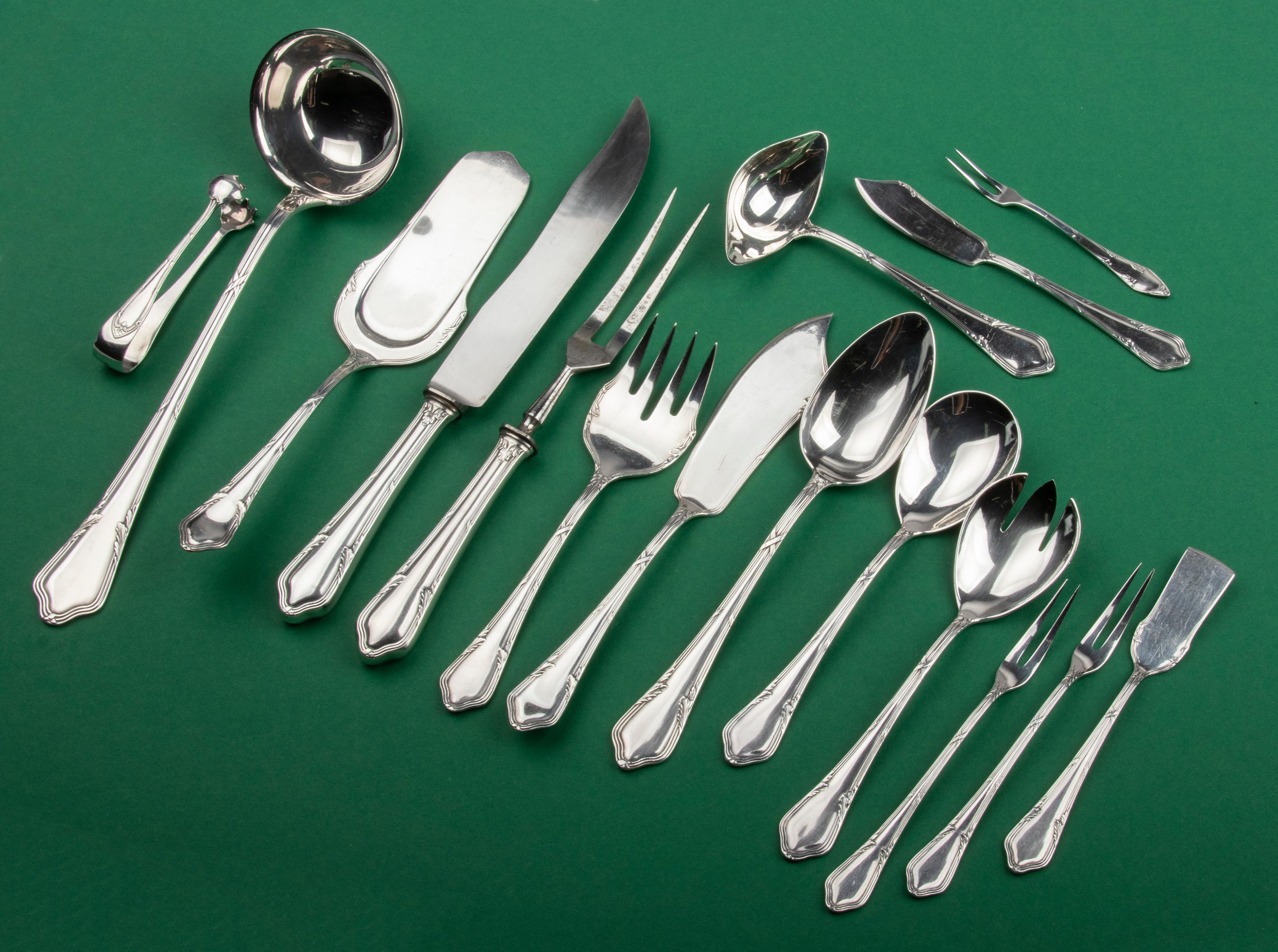 136-Piece Set of Silver Plated Flatware in Canteen made by Wellner For Sale 7