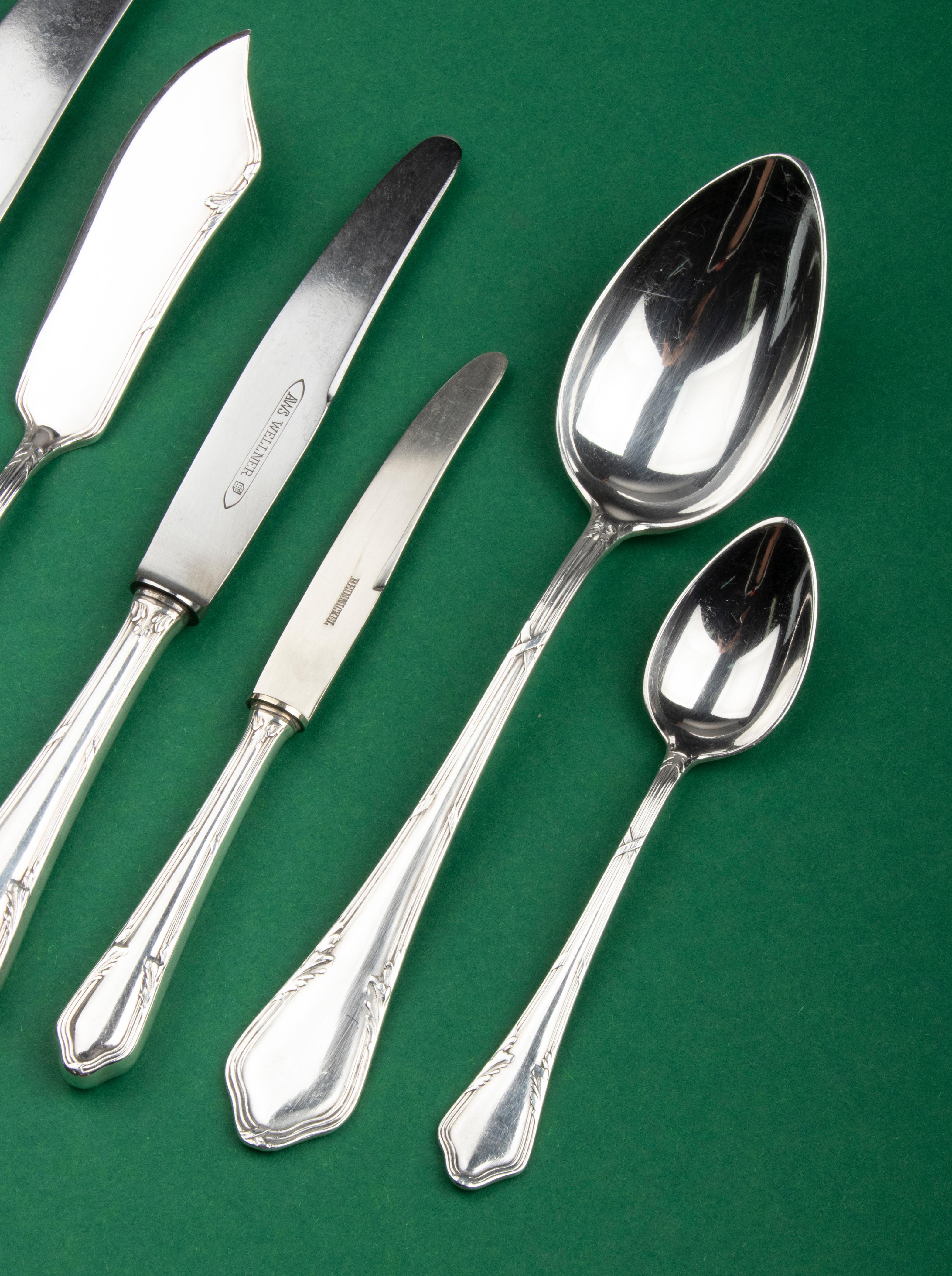 136-Piece Set of Silver Plated Flatware in Canteen made by Wellner In Good Condition For Sale In Casteren, Noord-Brabant